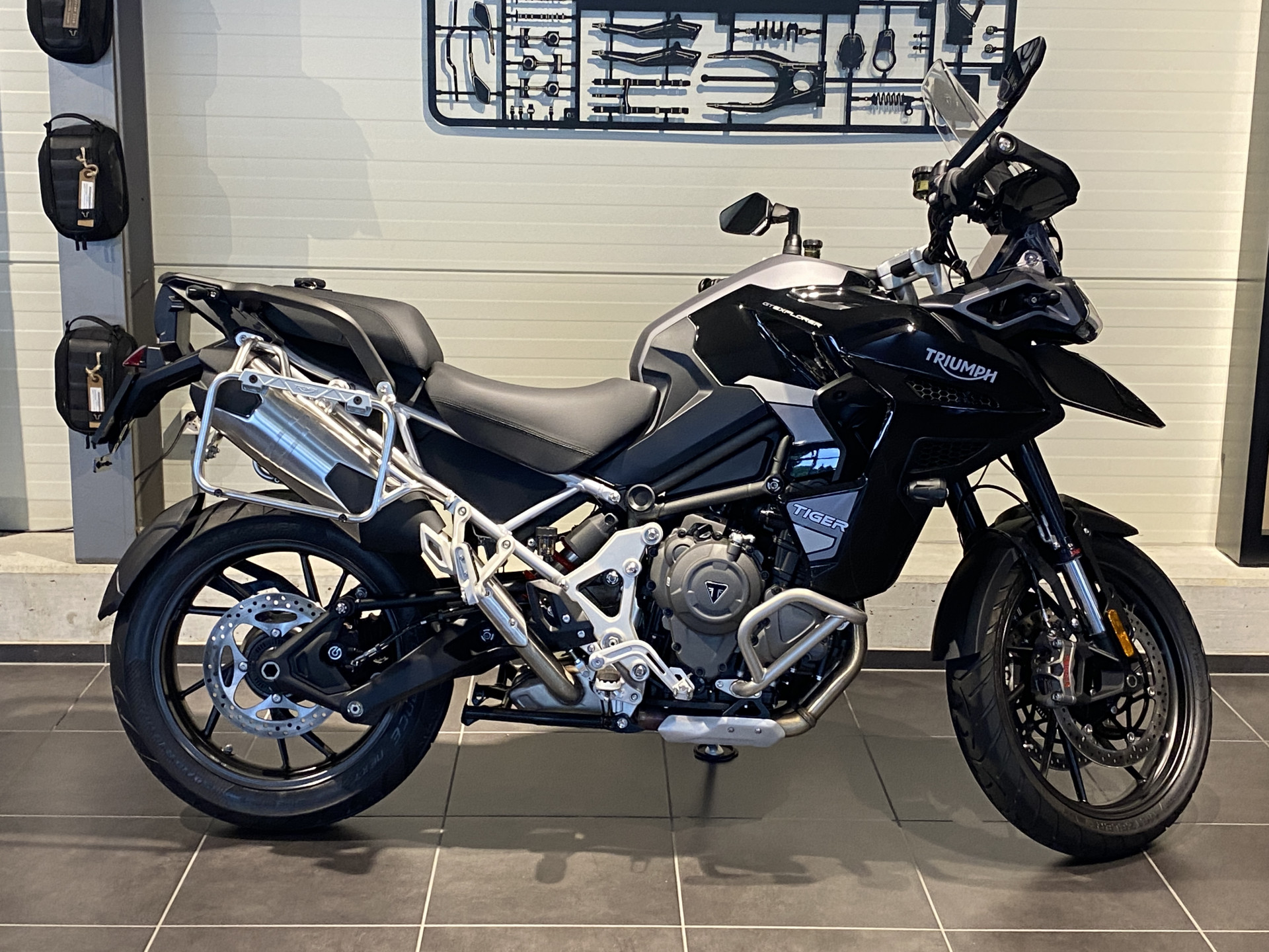 TRIUMPH Tiger 1200 GT Explorer-showroom-element-3