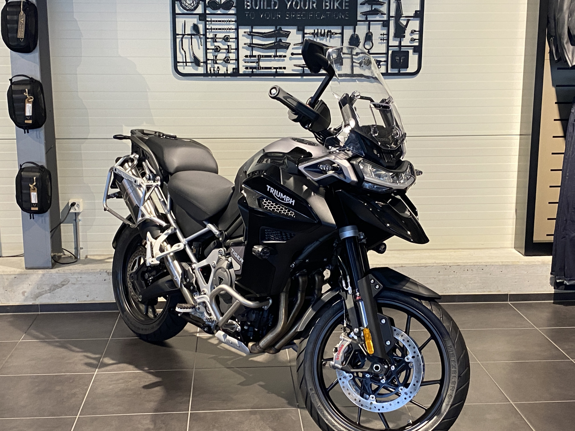 TRIUMPH Tiger 1200 GT Explorer-showroom-element-2