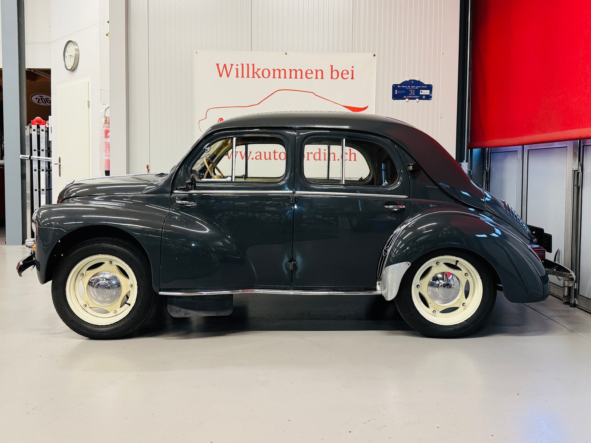 RENAULT 4 CV Heck R 1060 Veteran-image-1