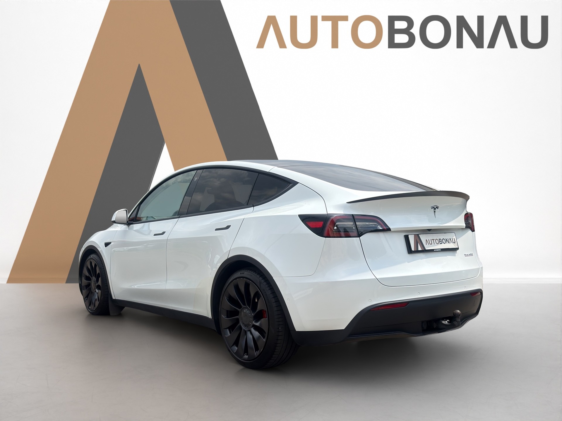 TESLA Model Y Performance D-showroom-element-2
