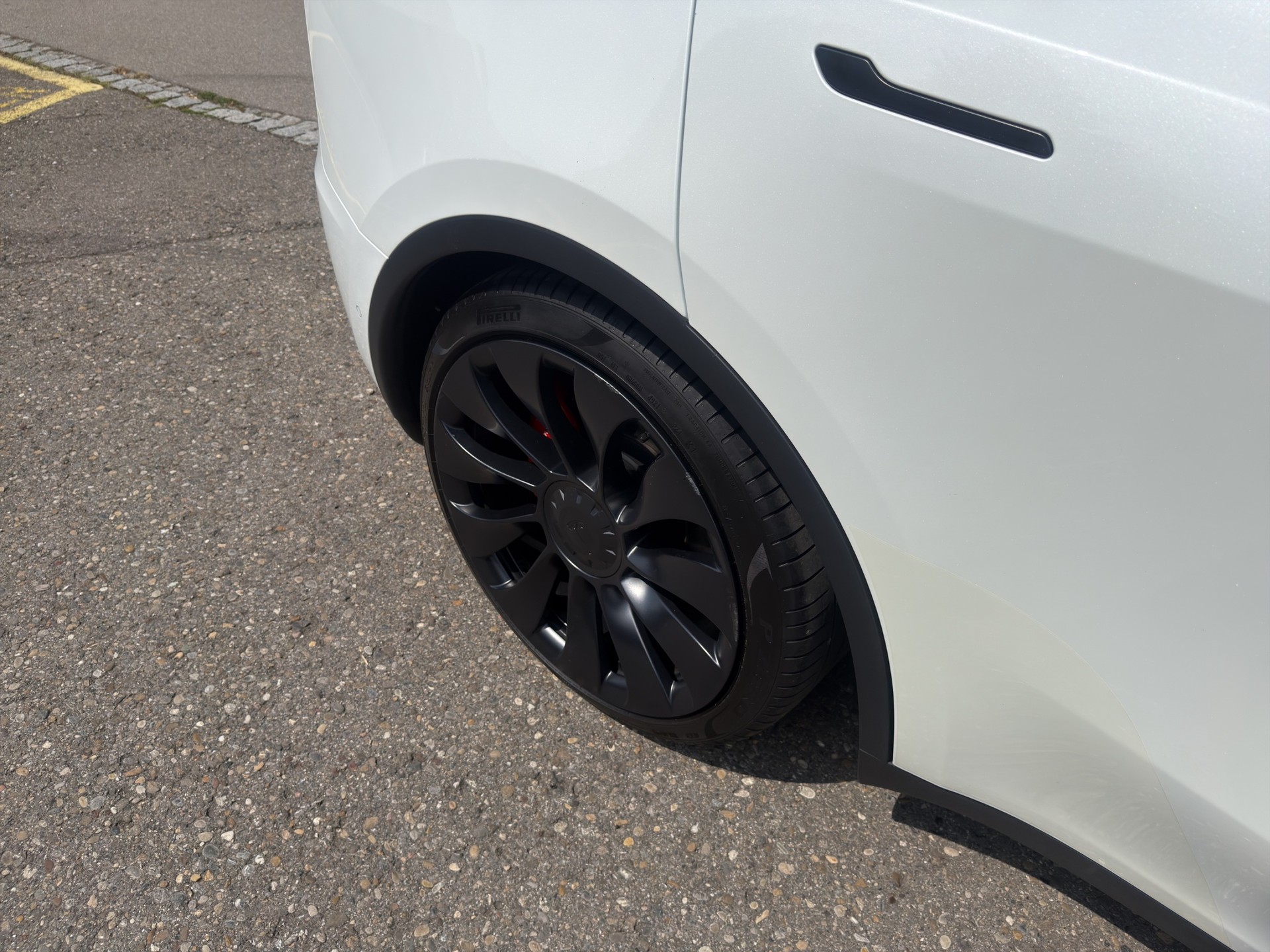 TESLA Model Y Performance D-image-47