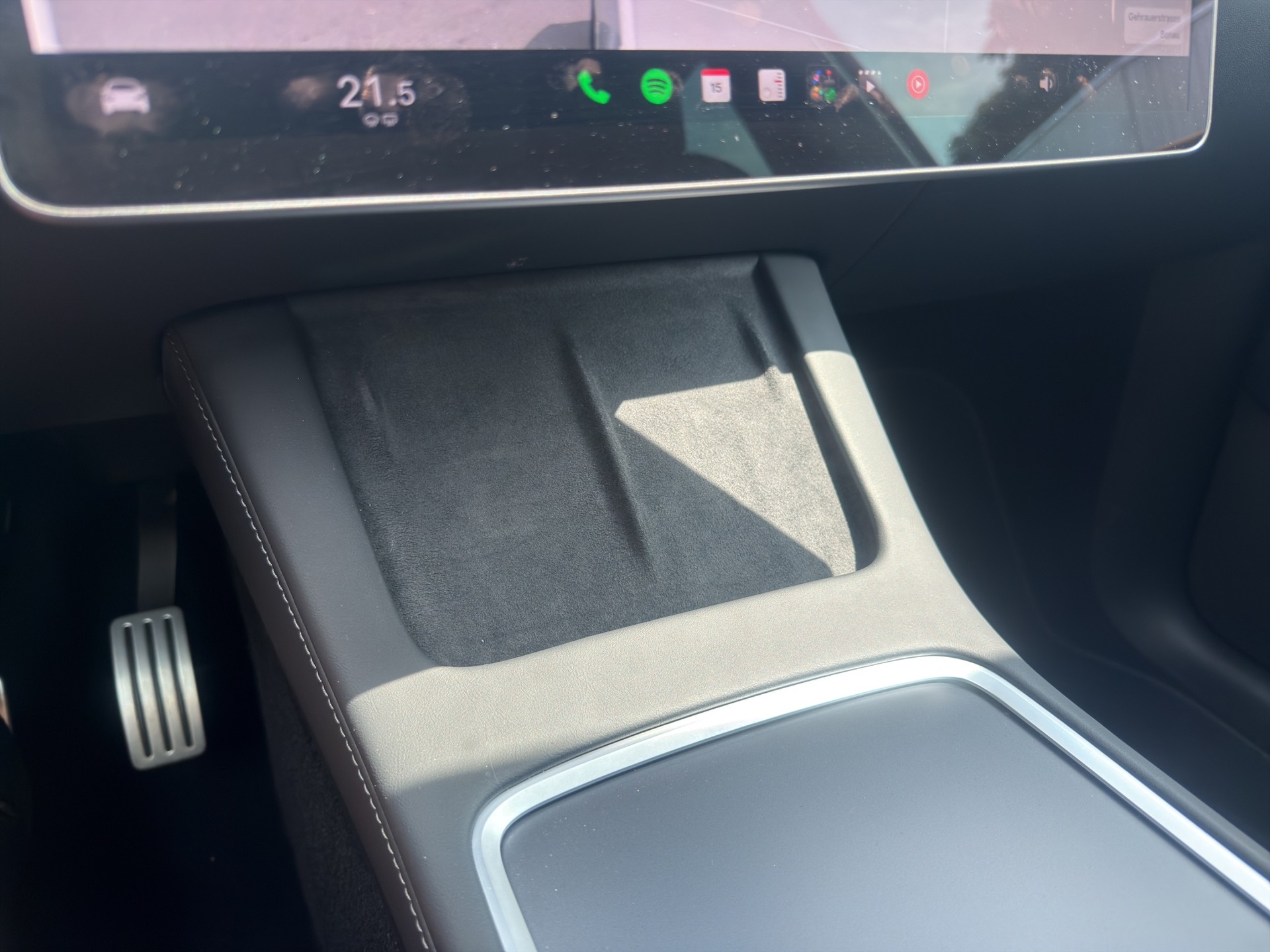 TESLA Model Y Performance D-image-31
