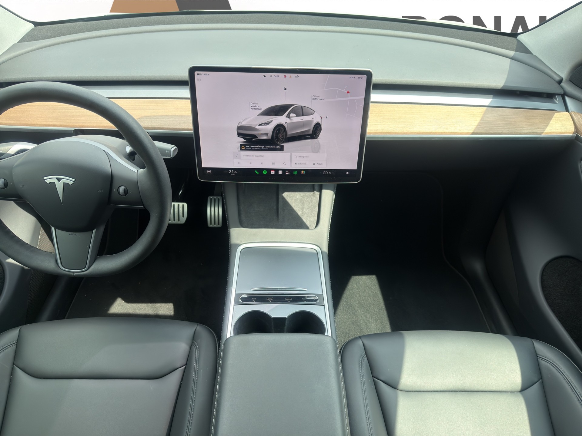 TESLA Model Y Performance D-image-19