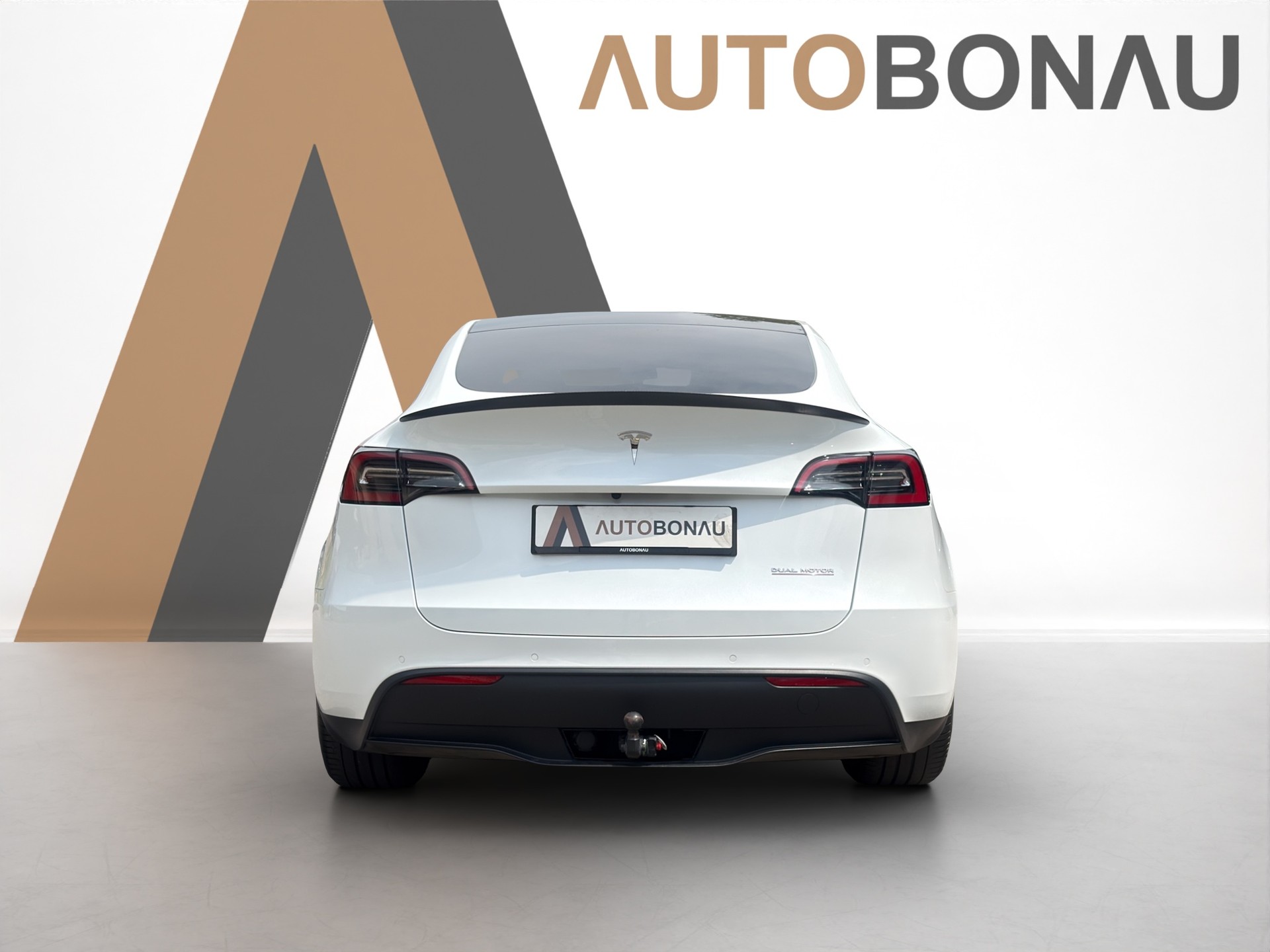 TESLA Model Y Performance D-showroom-element-3