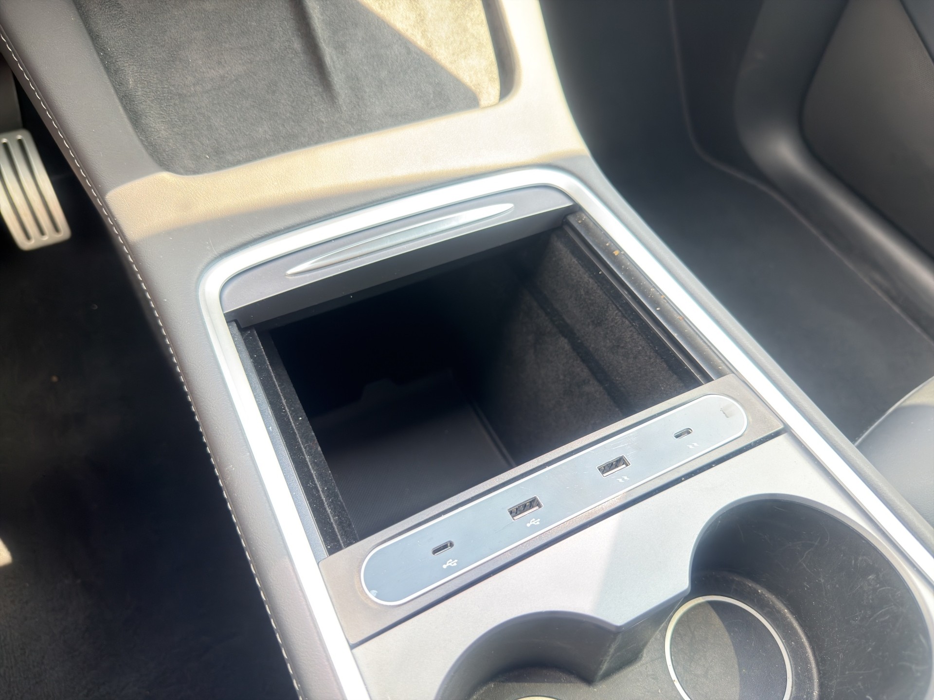 TESLA Model Y Performance D-image-54