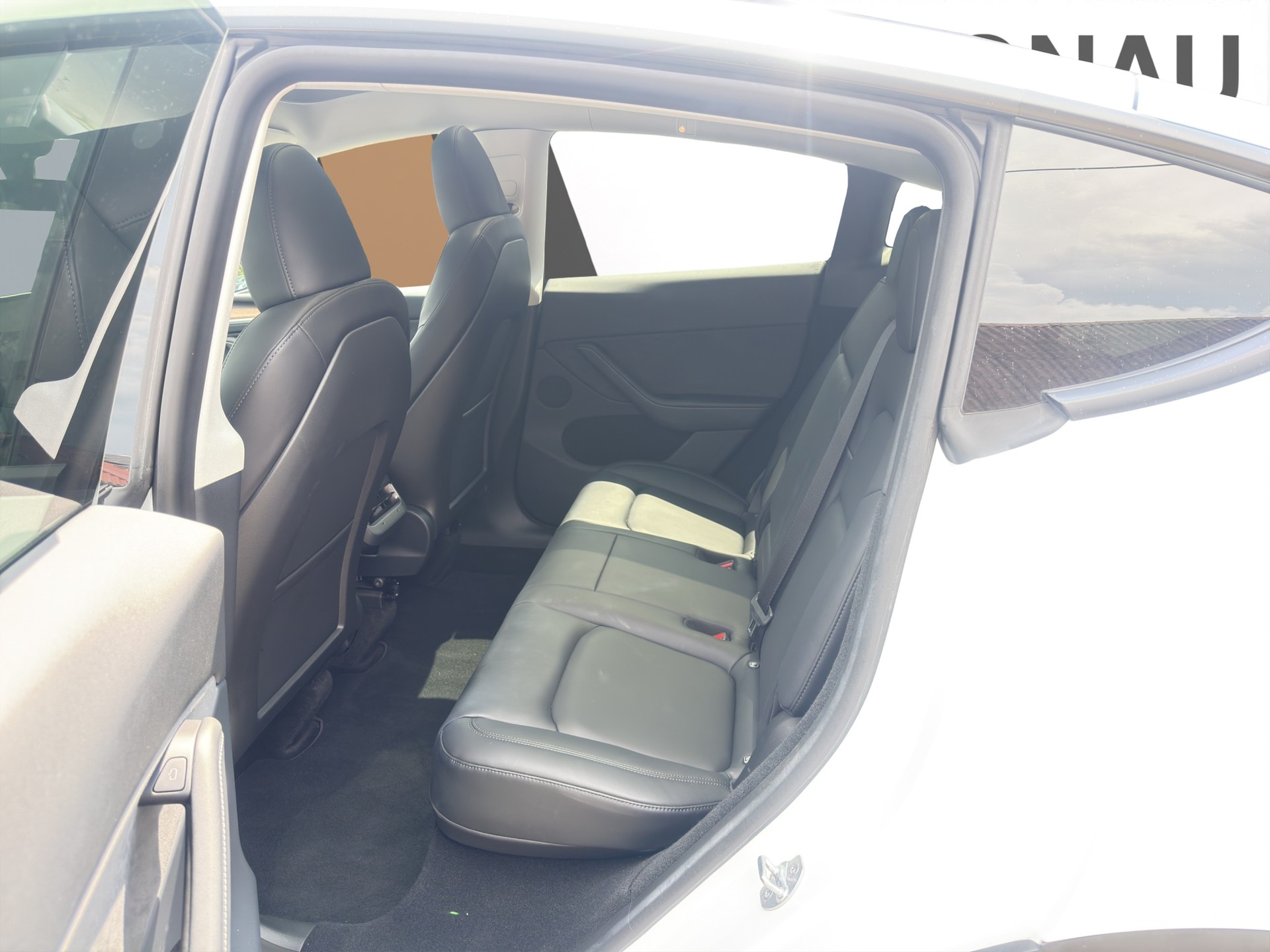 TESLA Model Y Performance D-image-16