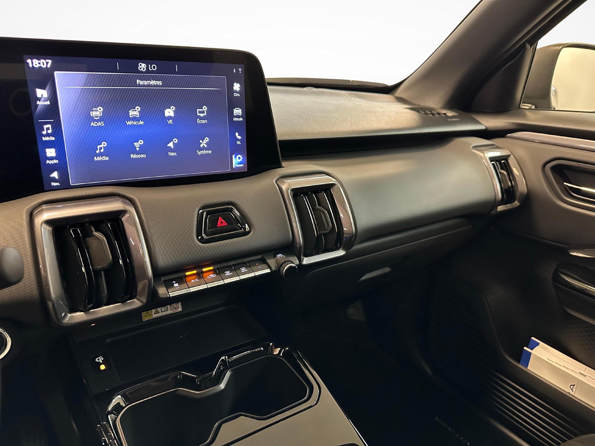 SUZUKI e Vitara Compact Top 4x4-image-7