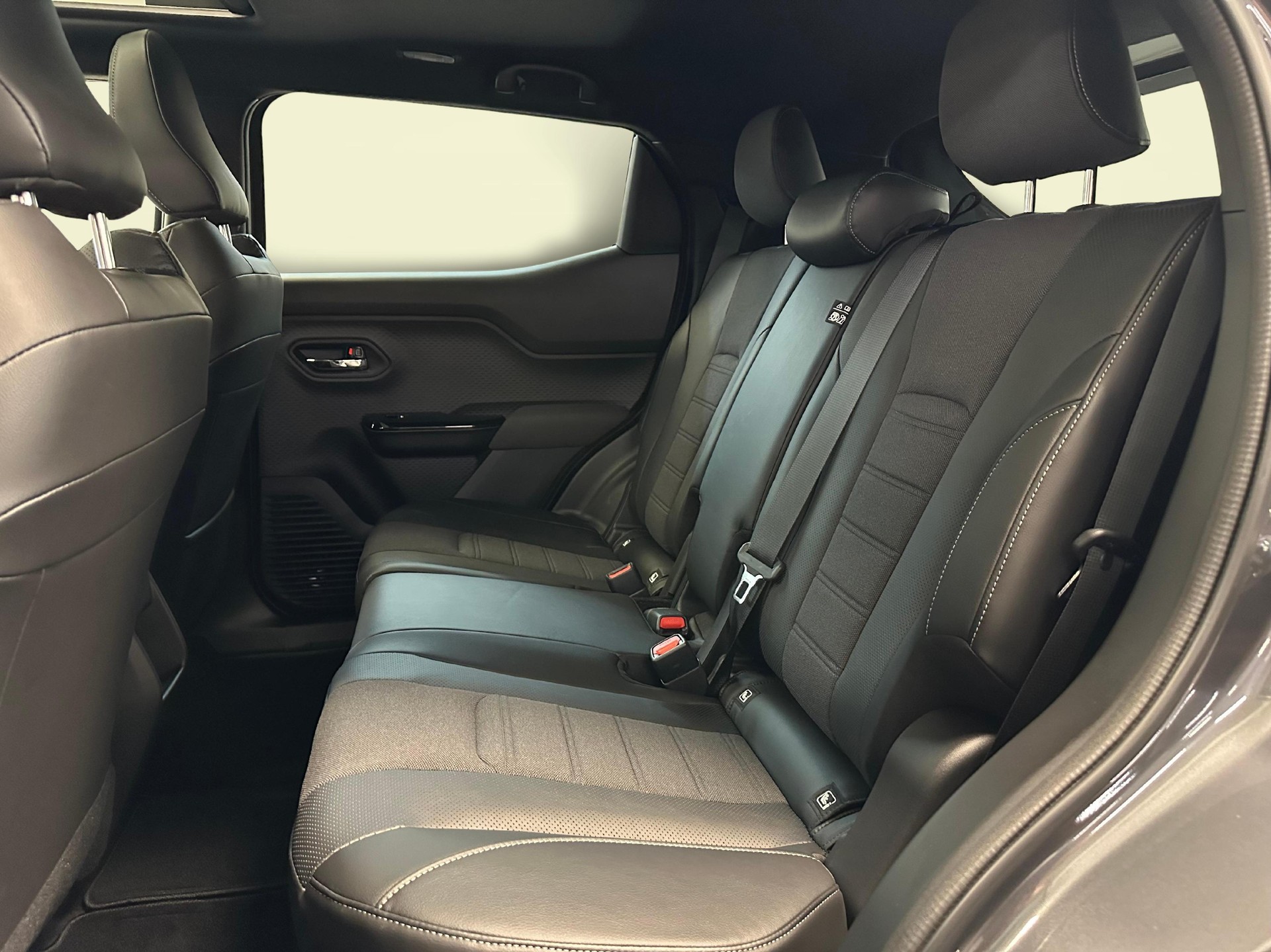 SUZUKI e Vitara Compact Top 4x4-image-9