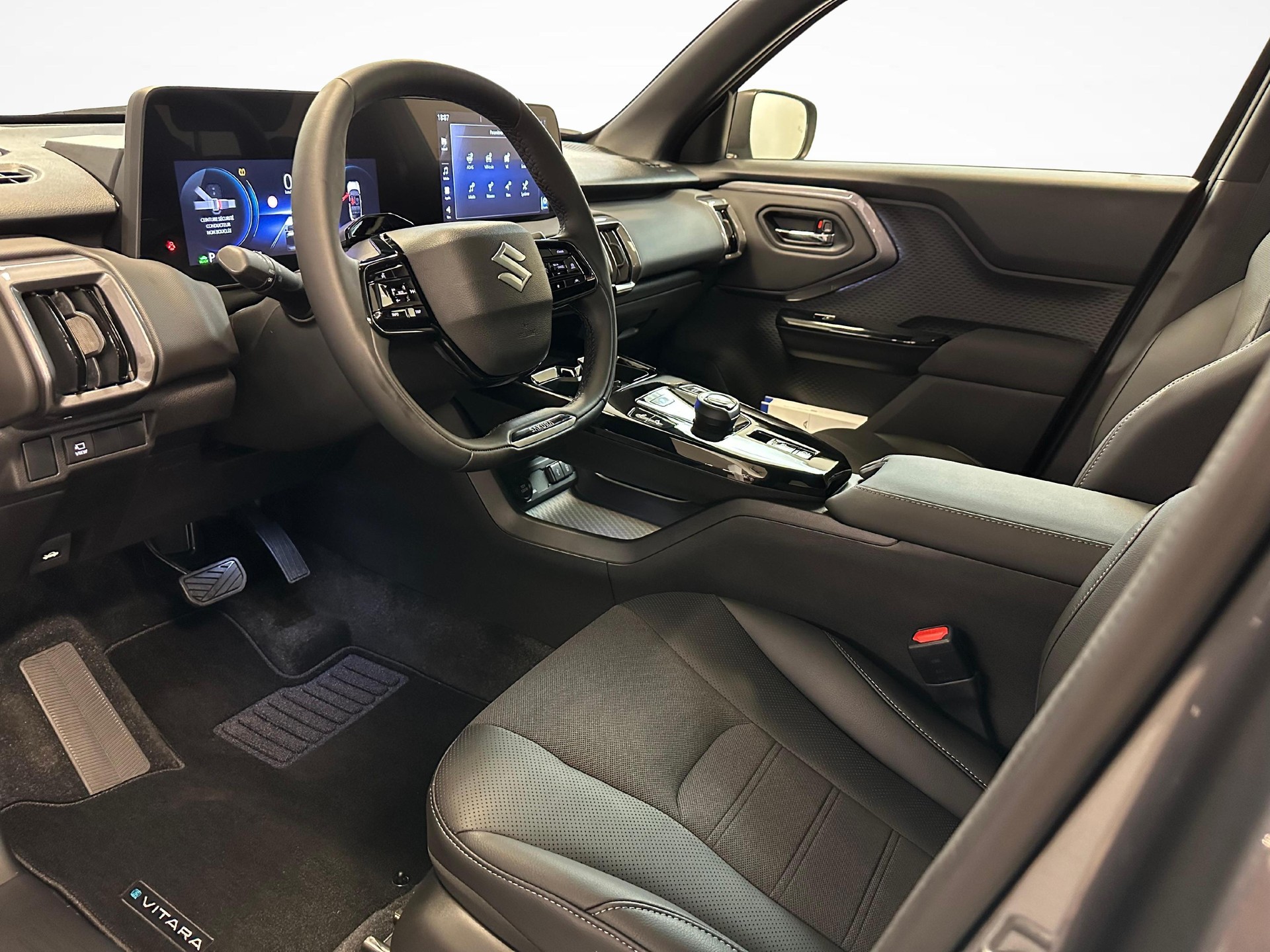 SUZUKI e Vitara Compact Top 4x4-image-3