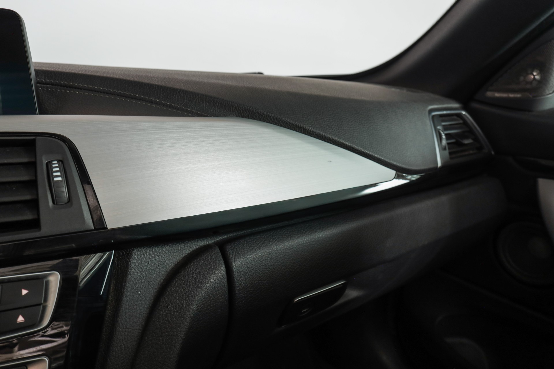 BMW 440i Cabriolet xDrive M Sport Steptronic-image-18
