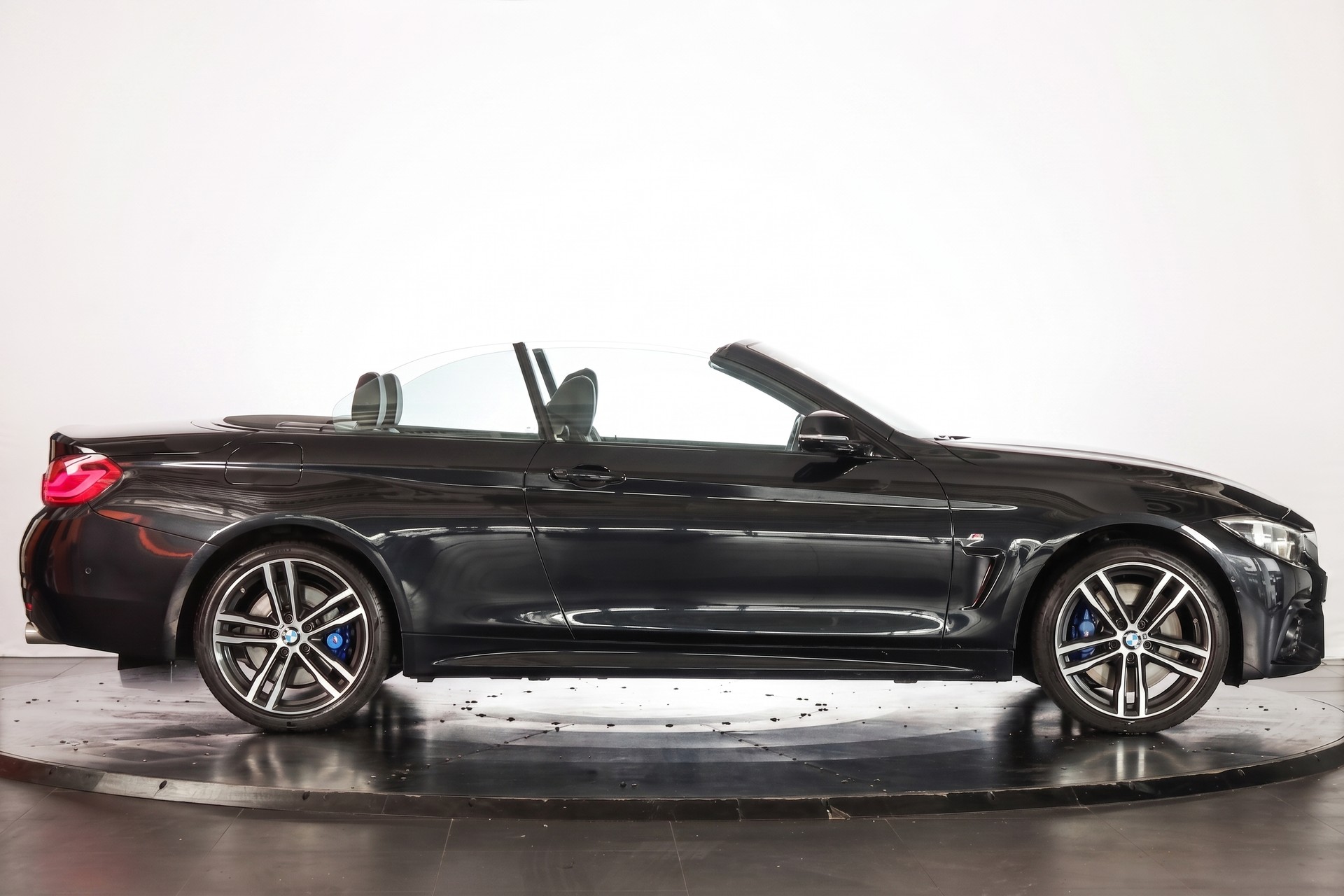 BMW 440i Cabriolet xDrive M Sport Steptronic-image-5