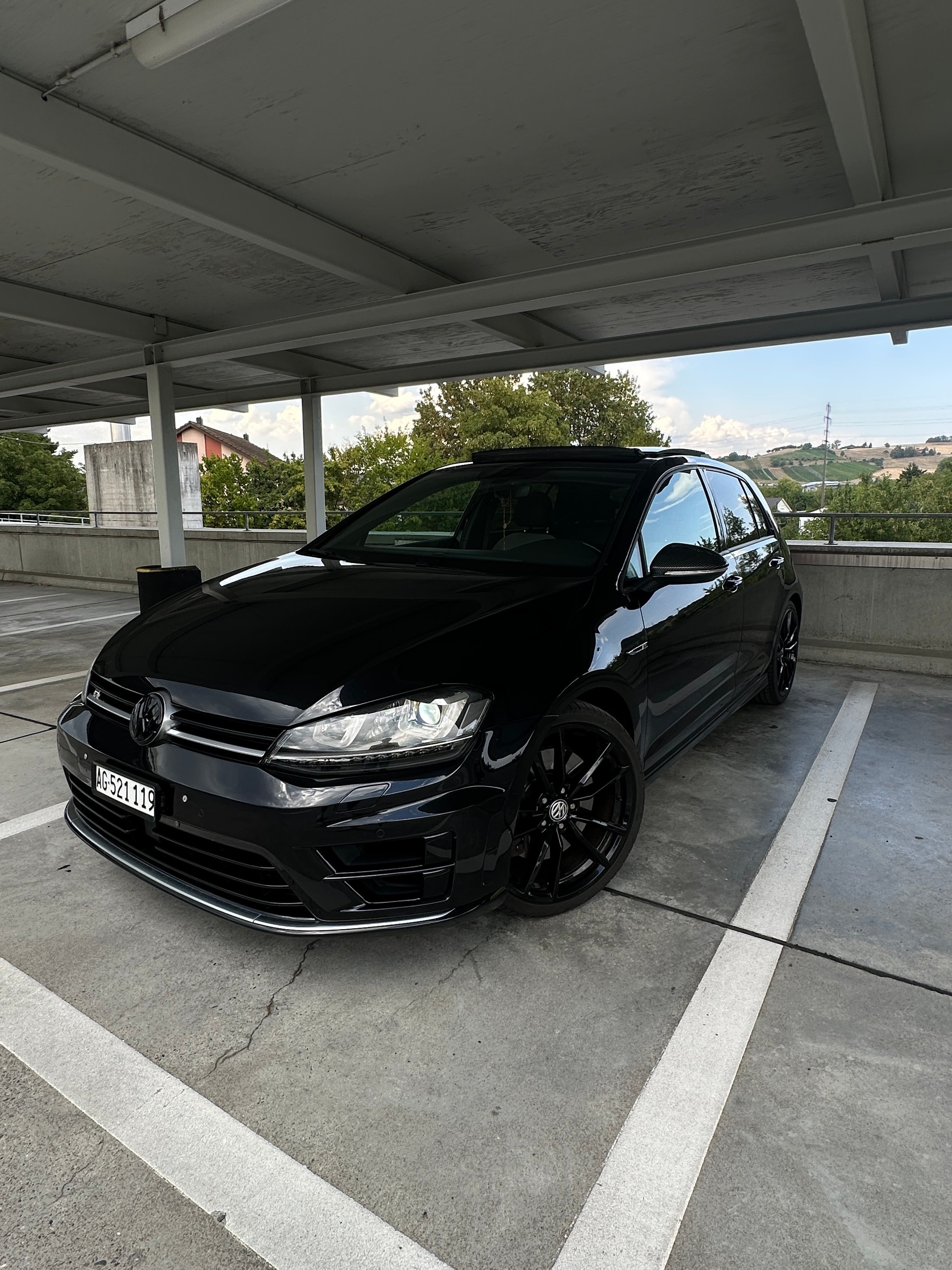 VW 2.0 TSI R DSG 4motion-image-0