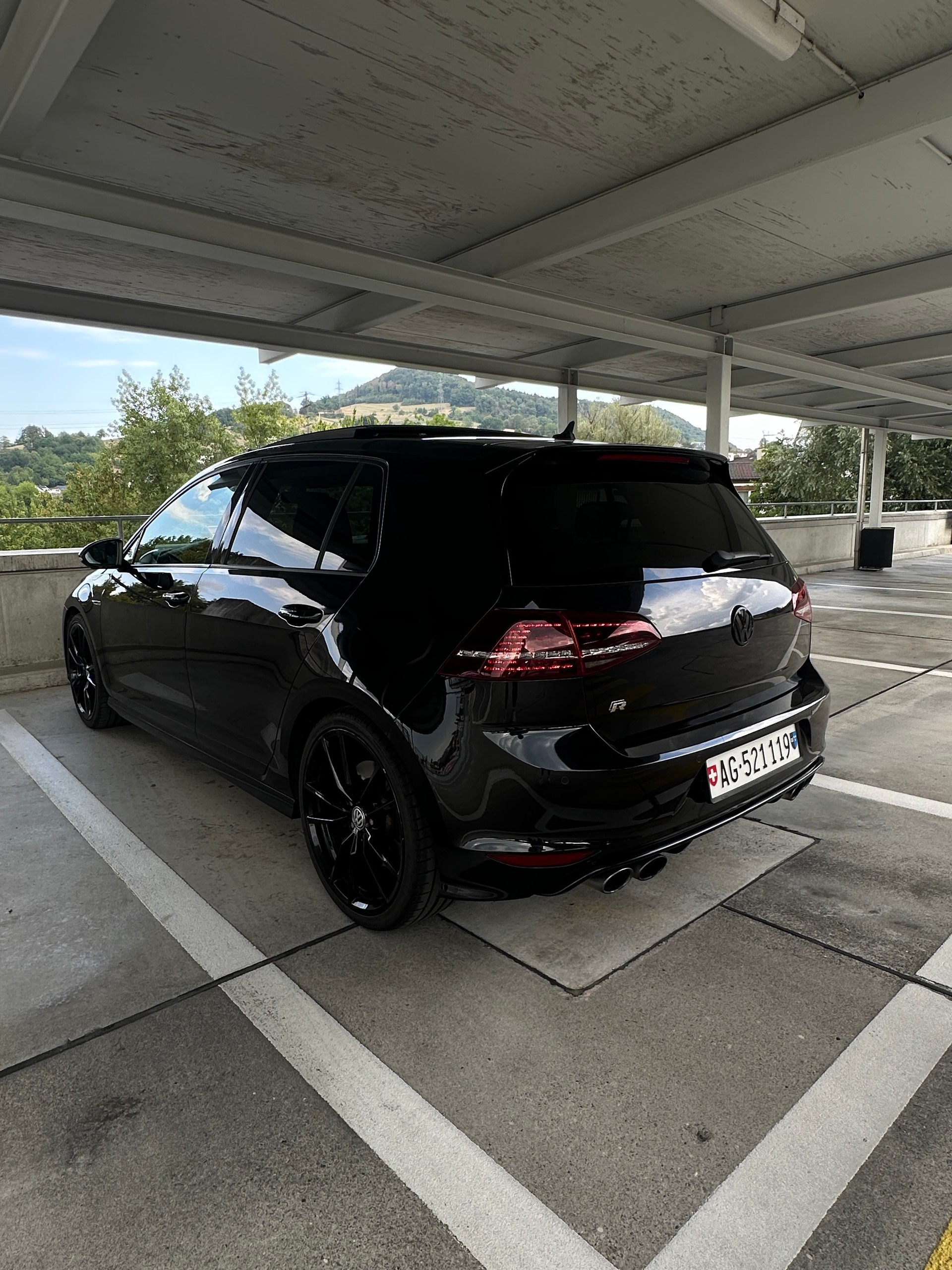 VW 2.0 TSI R DSG 4motion-image-2
