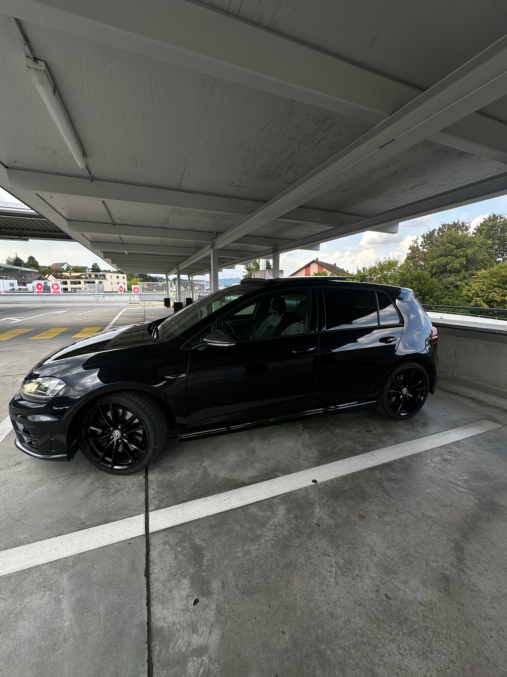 VW 2.0 TSI R DSG 4motion-image-1