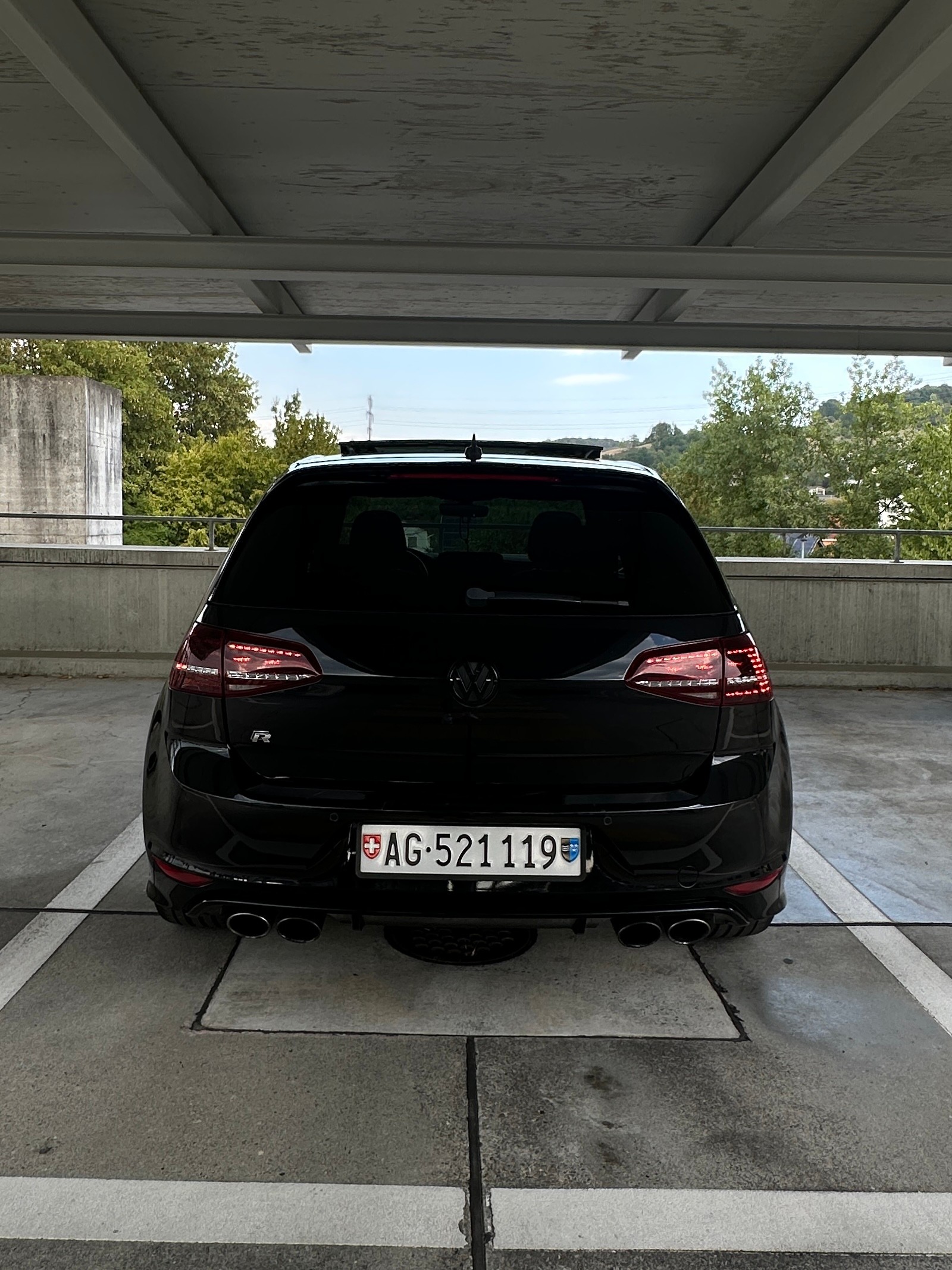 VW 2.0 TSI R DSG 4motion-image-3