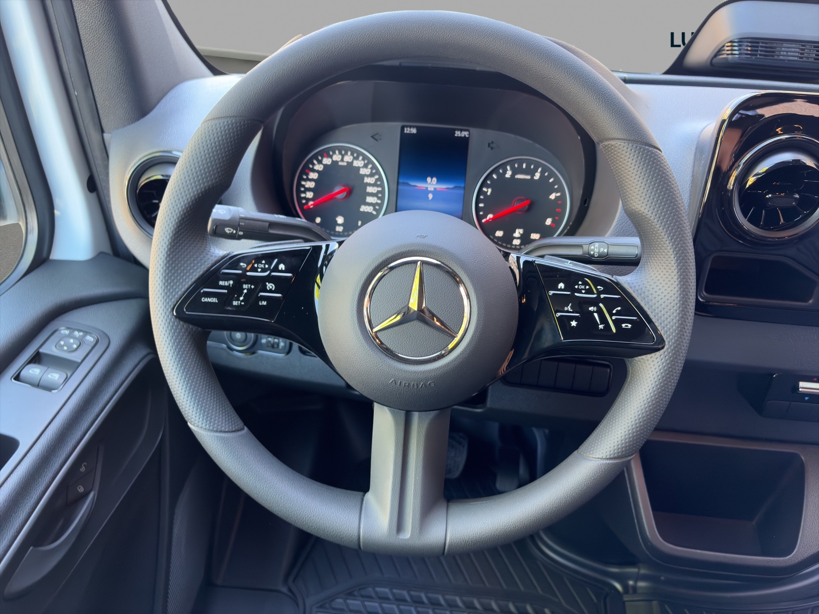 MERCEDES-BENZ Sprinter 317 CDI S Pro 9G-TRONIC-image-8