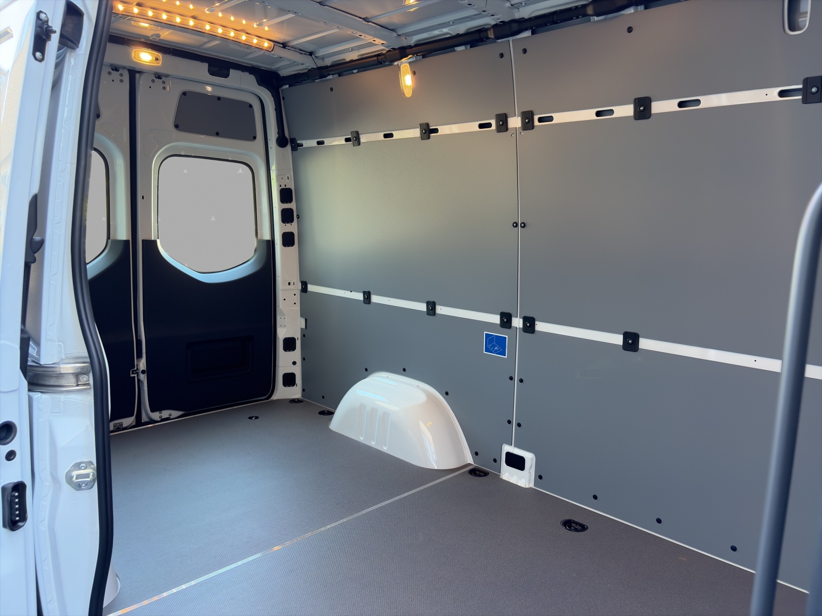 MERCEDES-BENZ Sprinter 317 CDI S Pro 9G-TRONIC-image-12