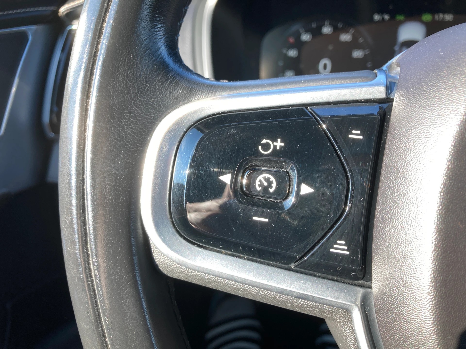 VOLVO XC90 T8 AWD R-Design Geartronic 7 Sitzer-image-13