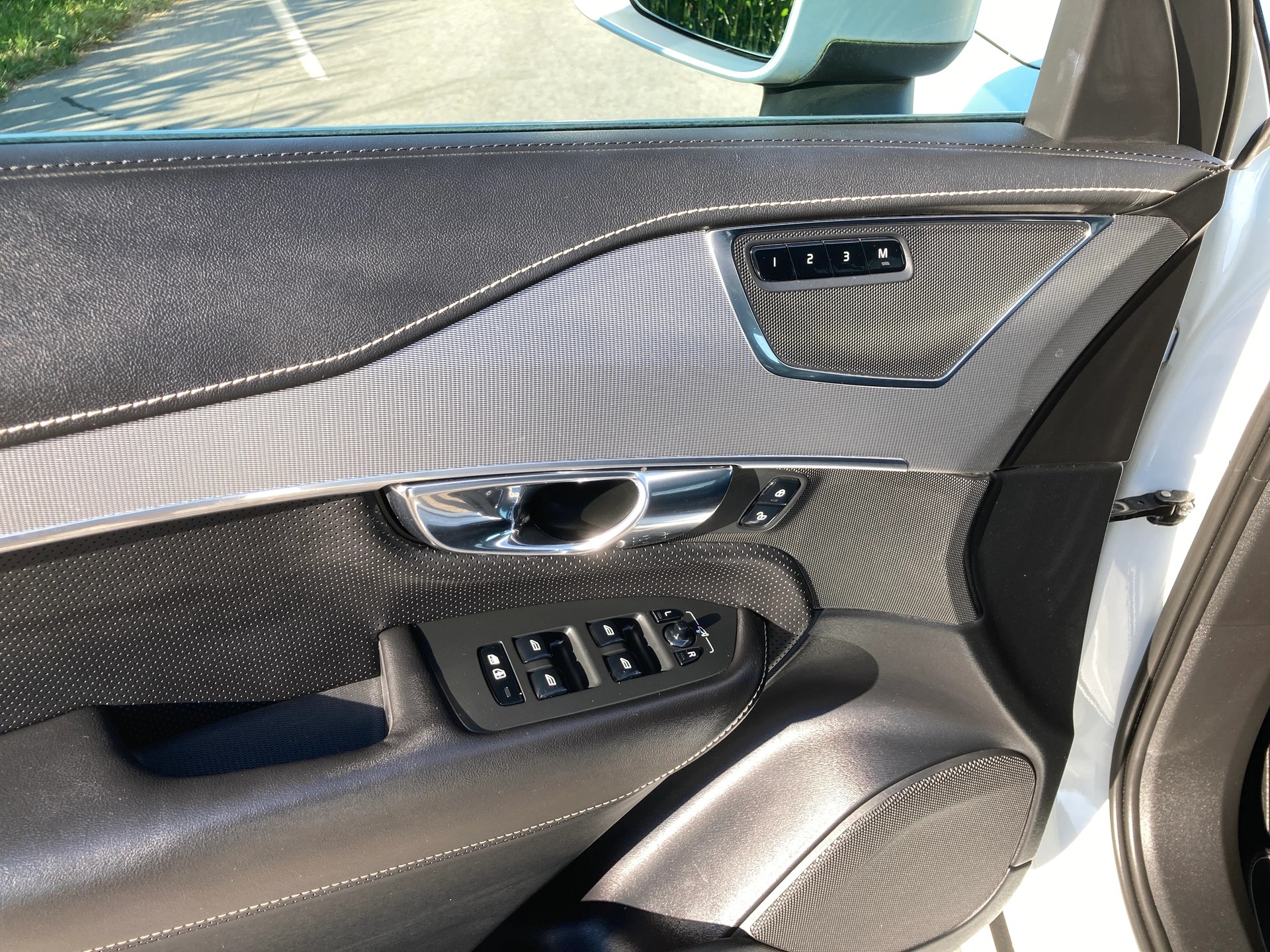 VOLVO XC90 T8 AWD R-Design Geartronic 7 Sitzer-image-9