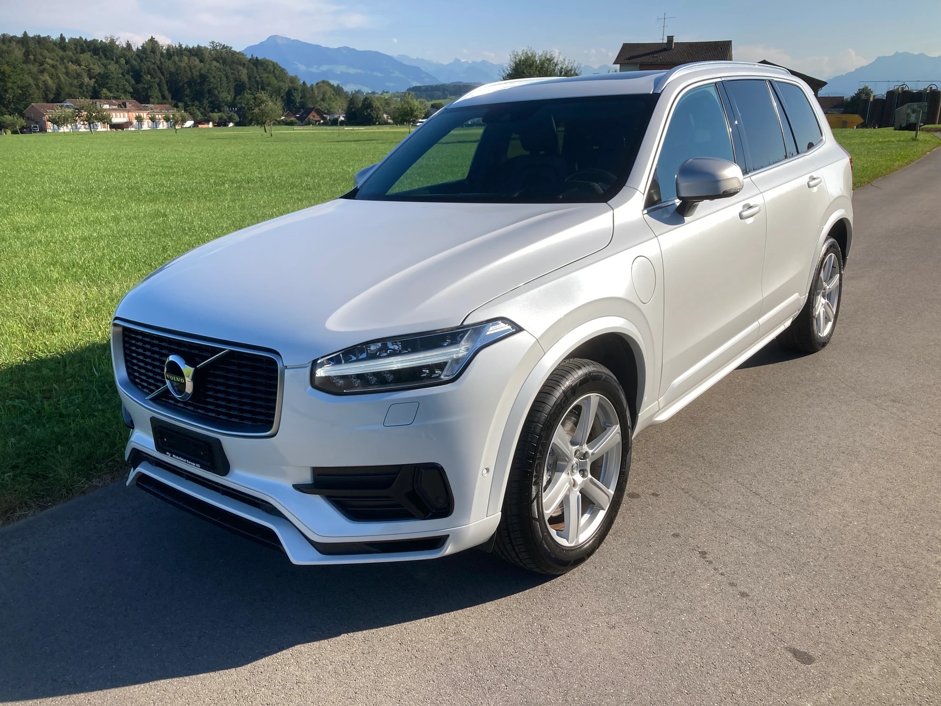 VOLVO XC90 T8 AWD R-Design Geartronic 7 Sitzer-image-0