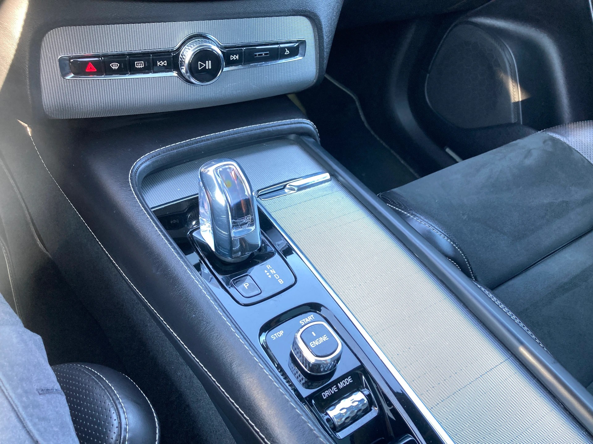VOLVO XC90 T8 AWD R-Design Geartronic 7 Sitzer-image-15