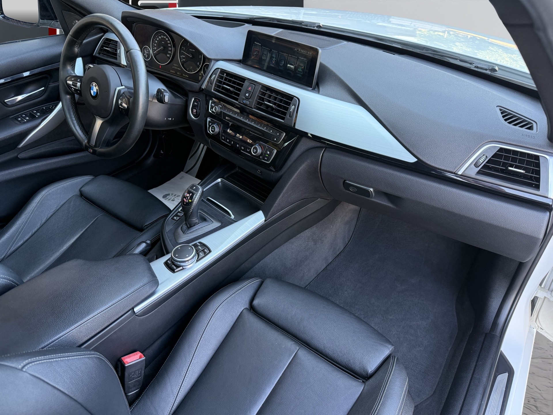 BMW 335d xDrive Touring M Sport Line Steptronic-image-11