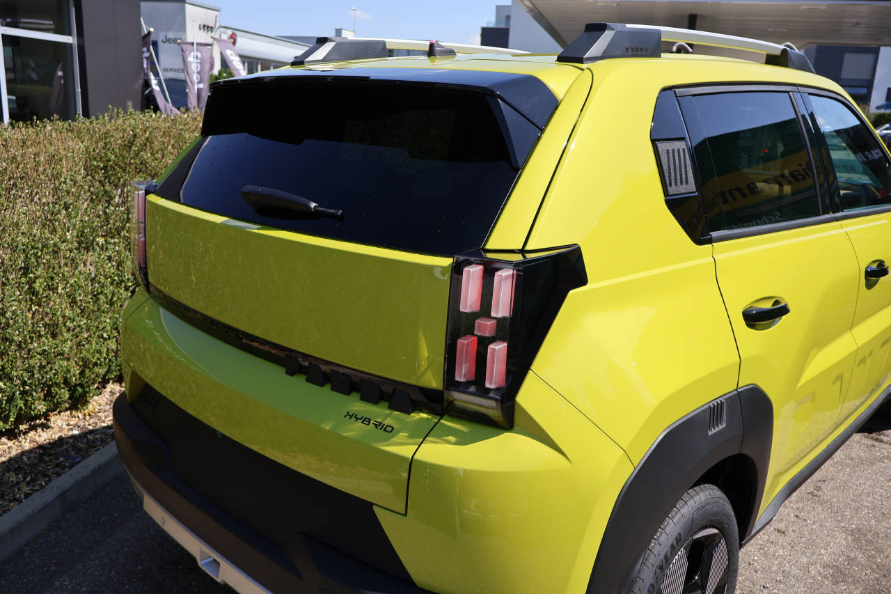 FIAT Grande Panda 1.2 Hybrid La Prima-image-3