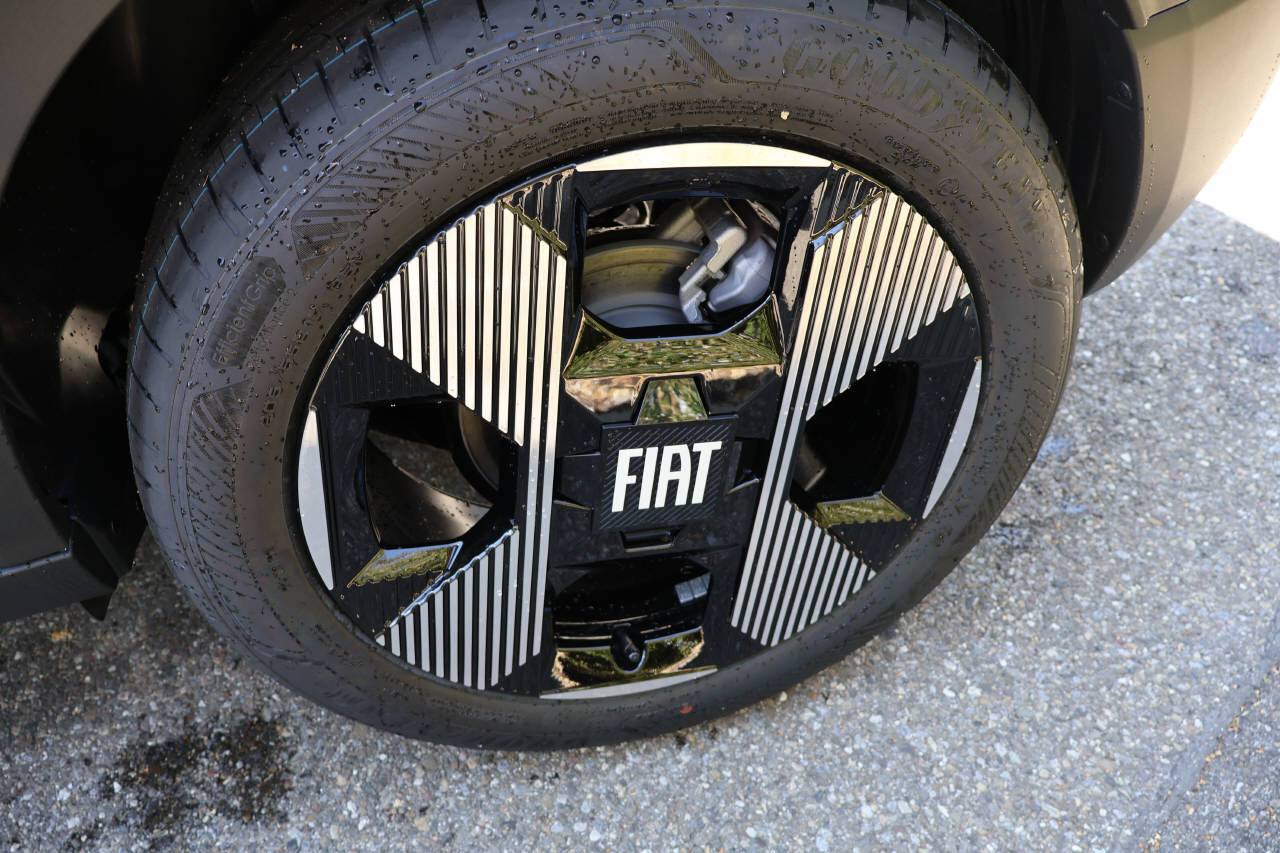 FIAT Grande Panda 1.2 Hybrid La Prima-image-9