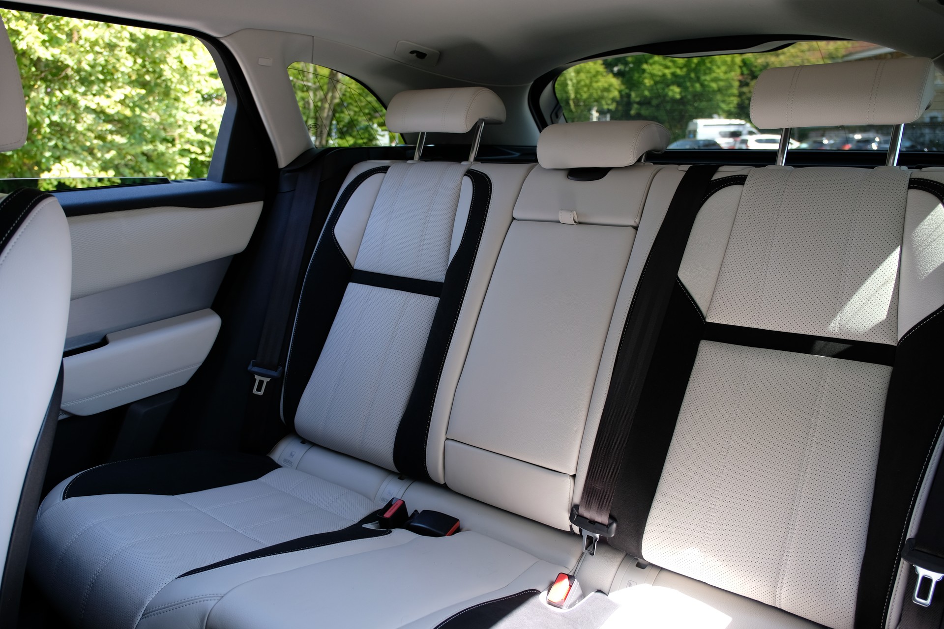 LAND ROVER Range Rover Velar R-Dynamic P 250 SE Automatic-image-28