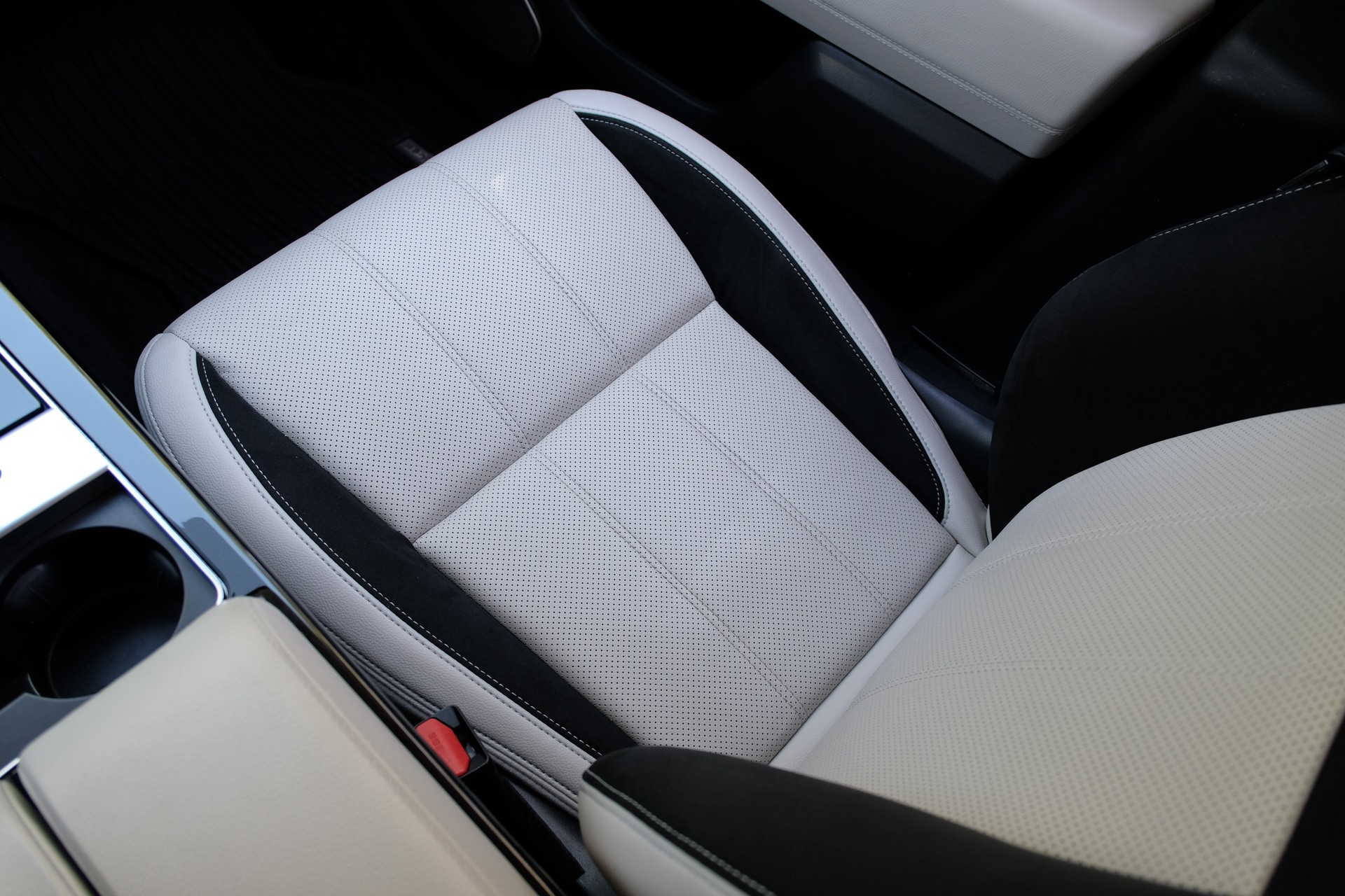 LAND ROVER Range Rover Velar R-Dynamic P 250 SE Automatic-image-17
