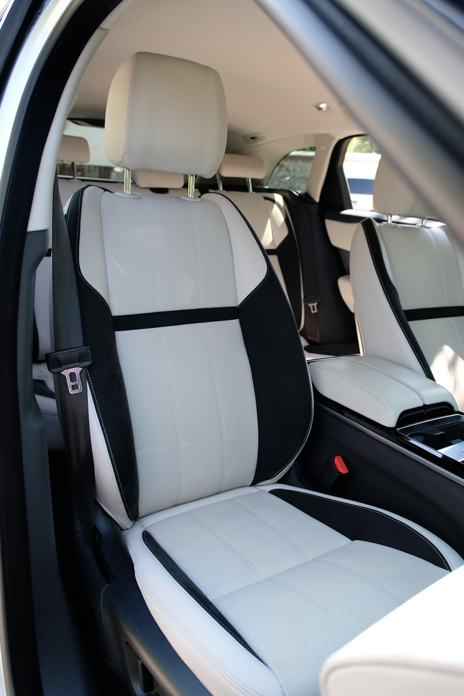 LAND ROVER Range Rover Velar R-Dynamic P 250 SE Automatic-image-14