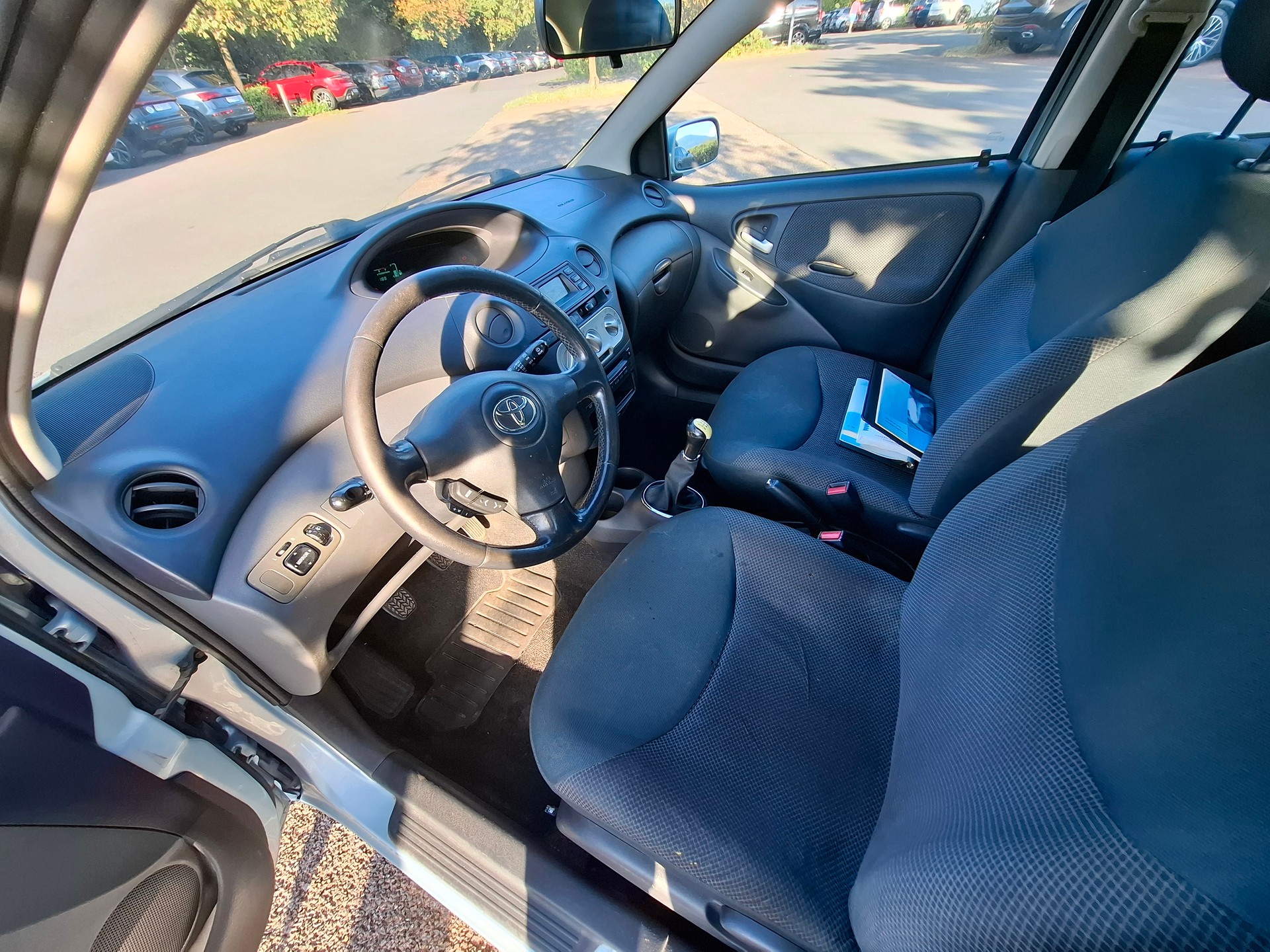 TOYOTA Yaris 1.0 Linea Sol-image-10