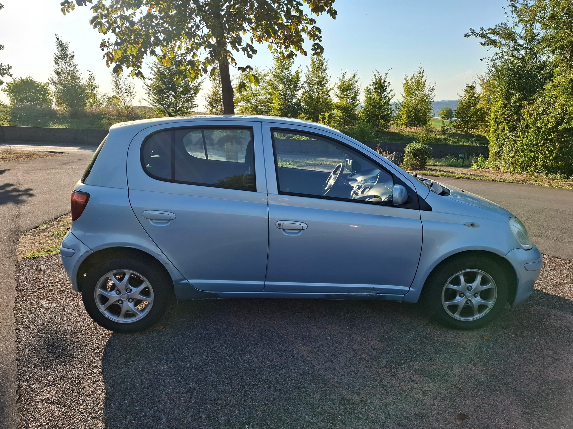 TOYOTA Yaris 1.0 Linea Sol-image-6