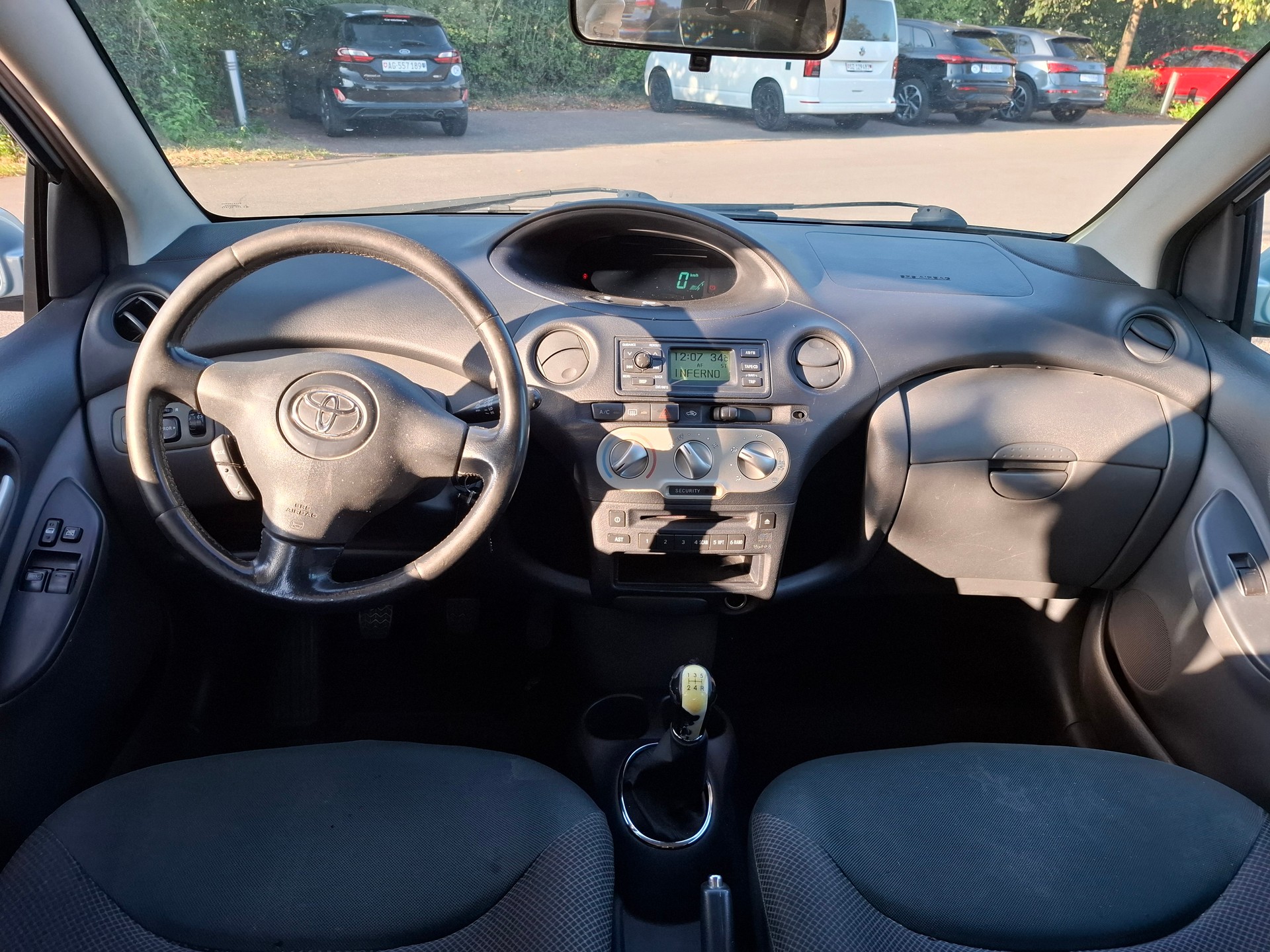 TOYOTA Yaris 1.0 Linea Sol-image-9
