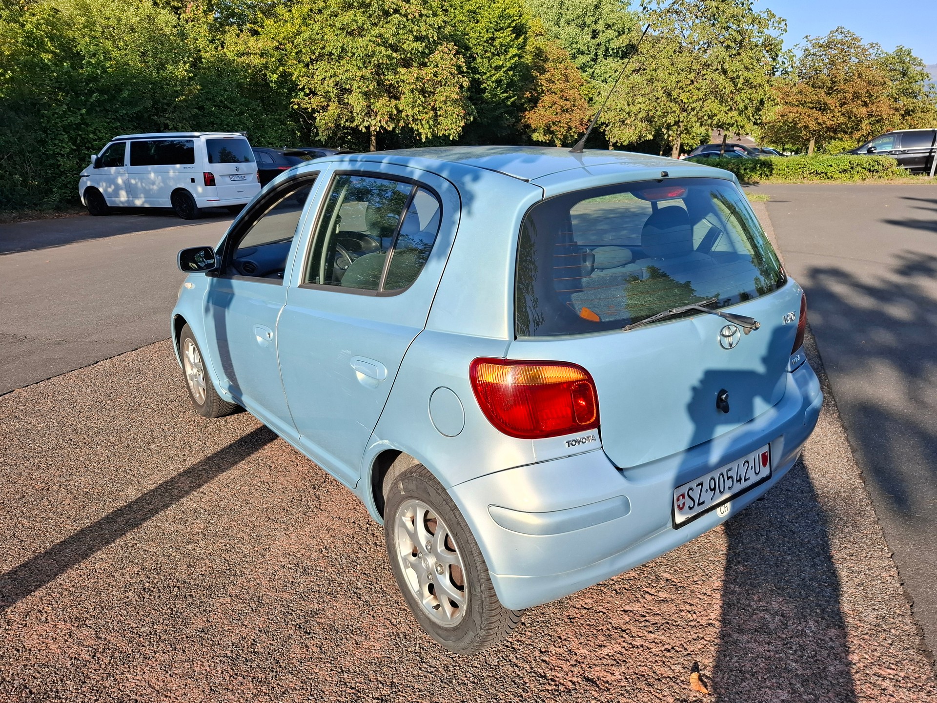 TOYOTA Yaris 1.0 Linea Sol-image-3