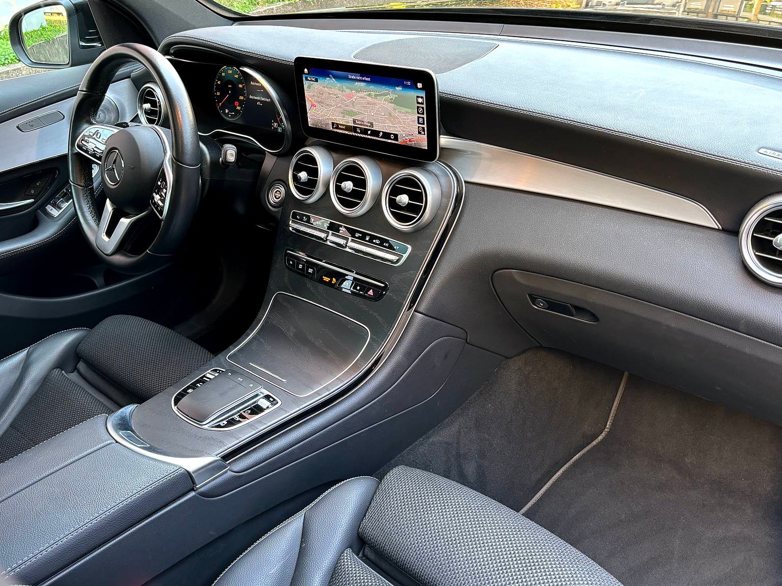 MERCEDES-BENZ GLC 300 de Off-Road 4Matic 9G-Tronic-image-5