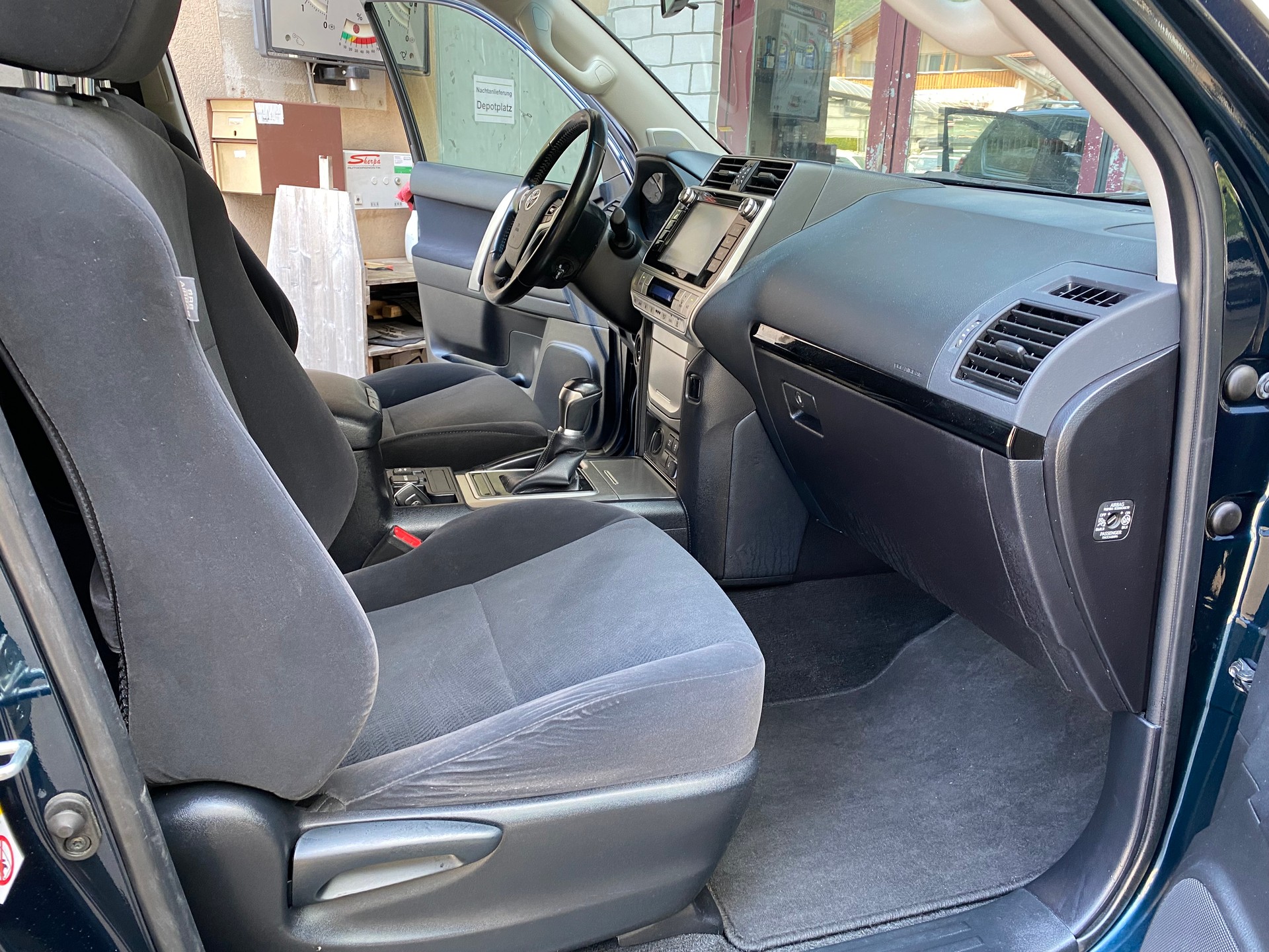 TOYOTA Land Cruiser 2.8TD Comfort Automatic-image-6