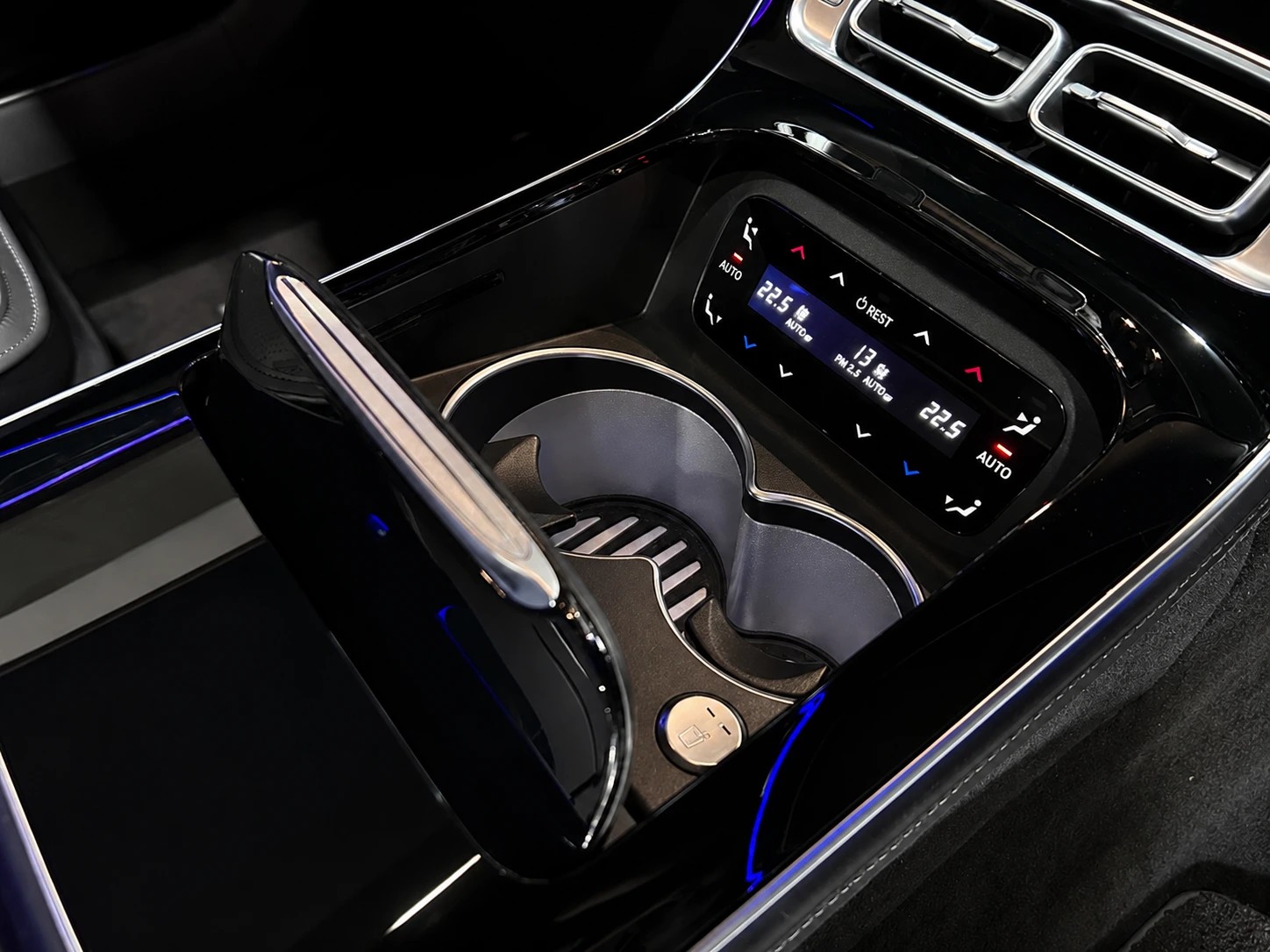 MERCEDES-BENZ S 63 V8 AMG E Performance 4matic+ lang-image-15