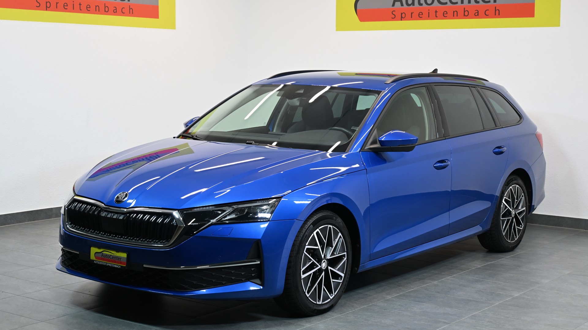 SKODA Octavia Combi 1.5 TSI mHEV DSG Selection FACELIFTING-image-1