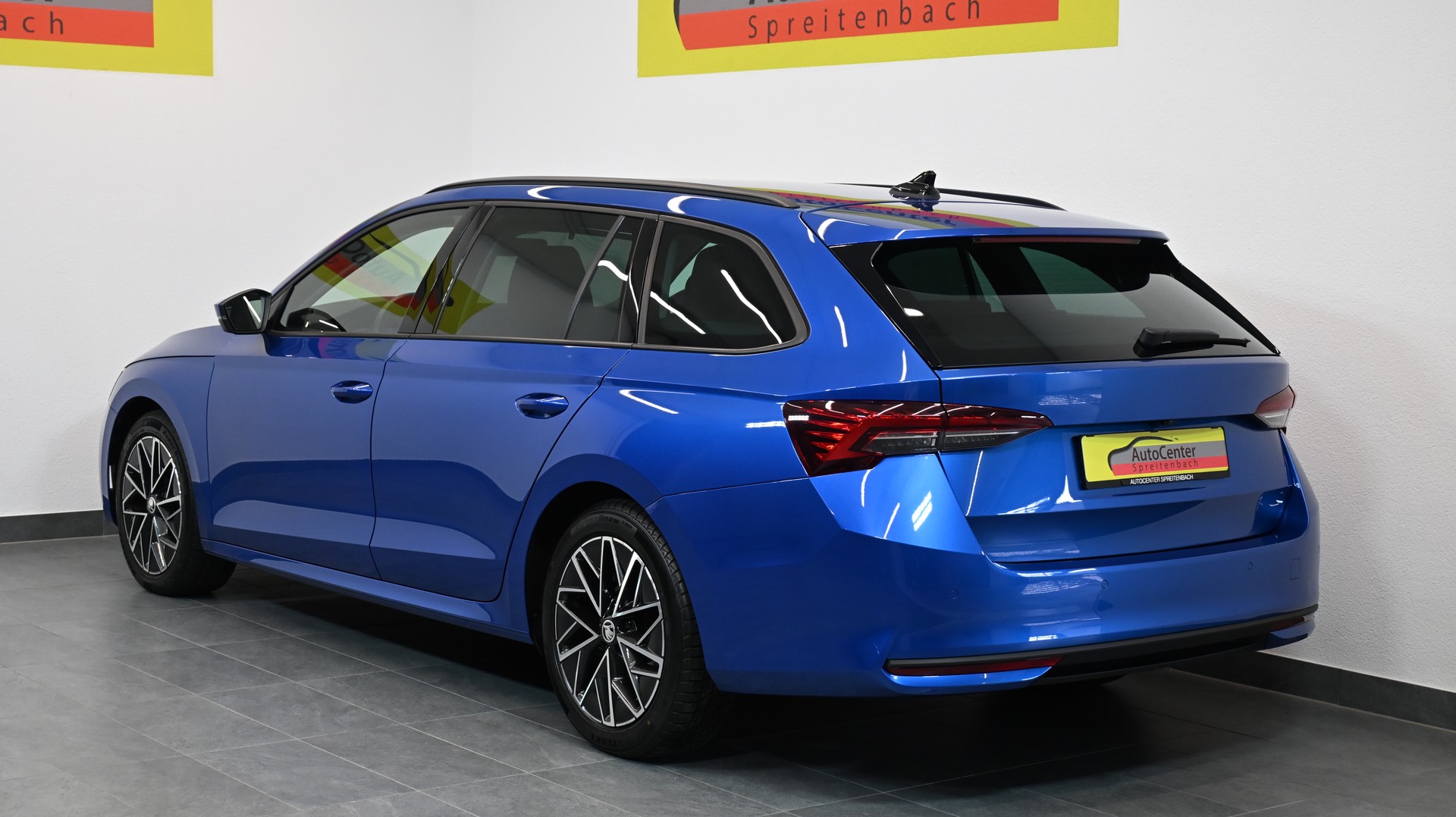 SKODA Octavia Combi 1.5 TSI mHEV DSG Selection FACELIFTING-image-11