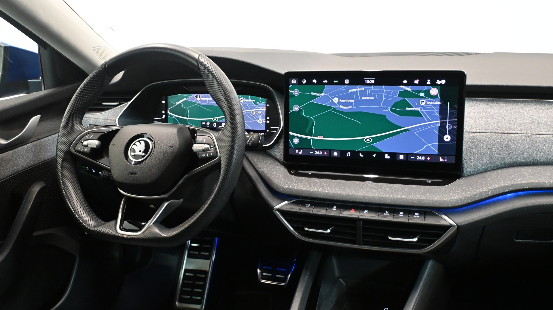 SKODA Octavia Combi 1.5 TSI mHEV DSG Selection FACELIFTING-image-4