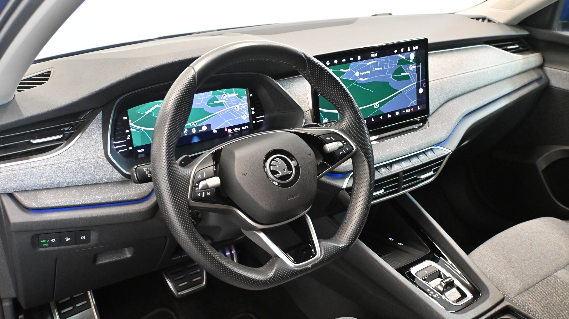 SKODA Octavia Combi 1.5 TSI mHEV DSG Selection FACELIFTING-image-2