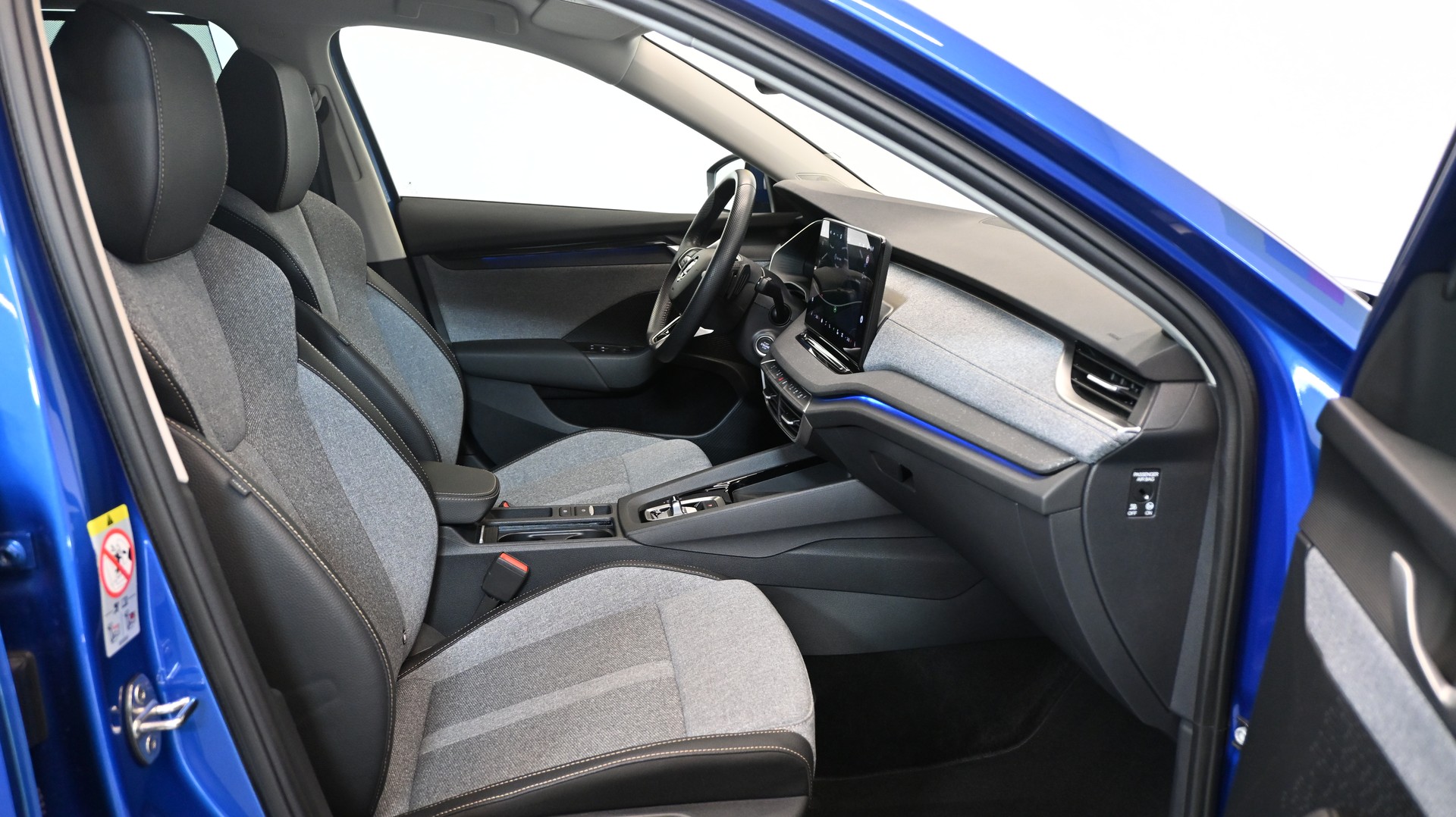 SKODA Octavia Combi 1.5 TSI mHEV DSG Selection FACELIFTING-image-3