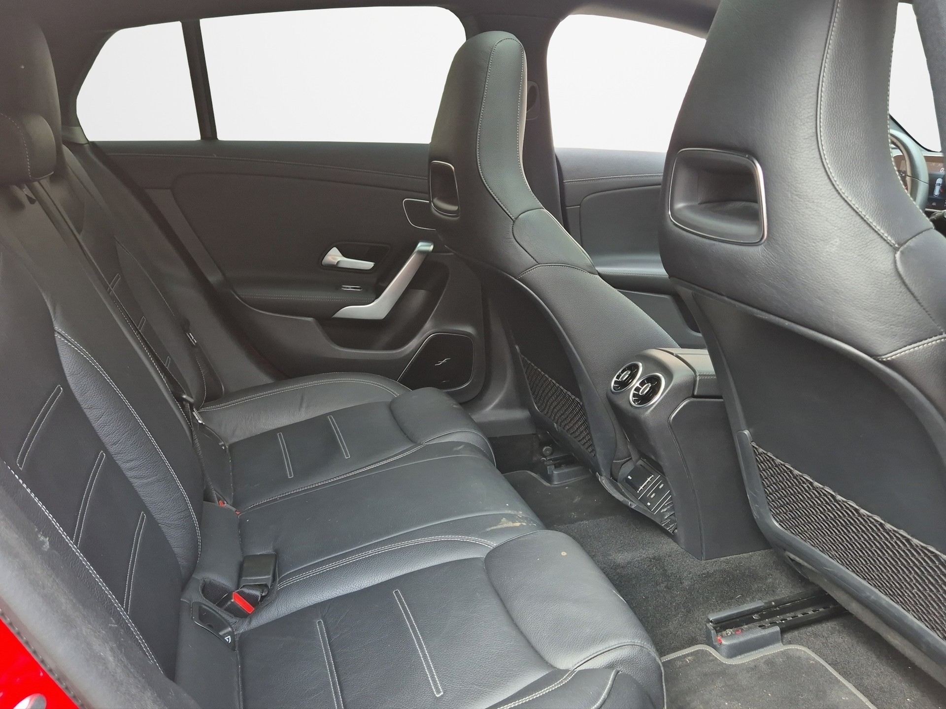 MERCEDES-BENZ CLA 200-image-10