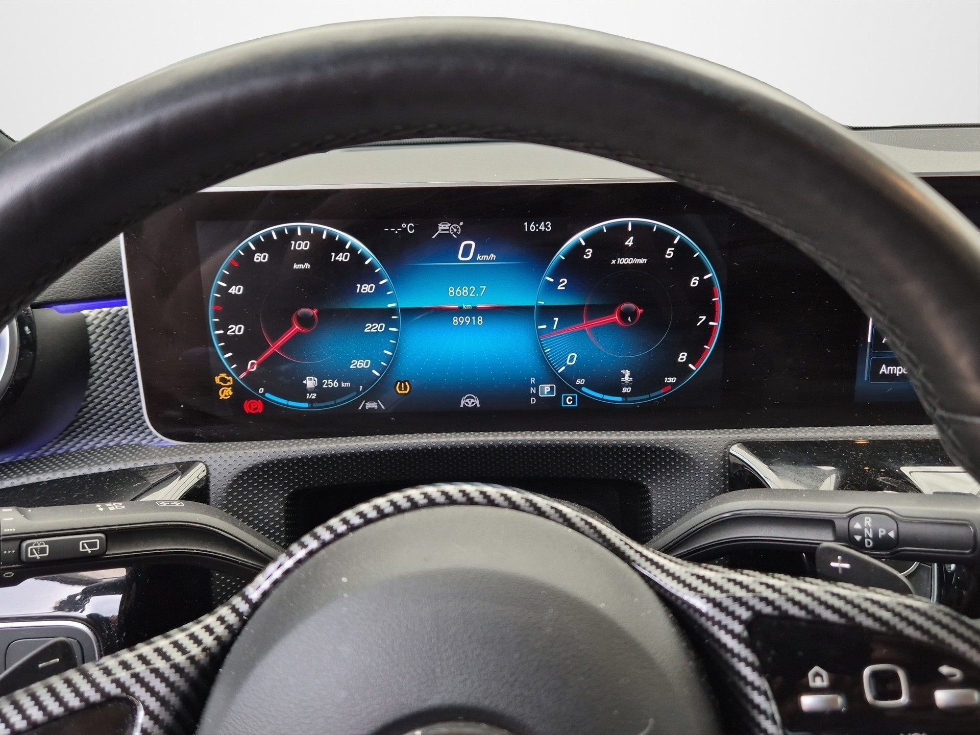 MERCEDES-BENZ CLA 200-image-8