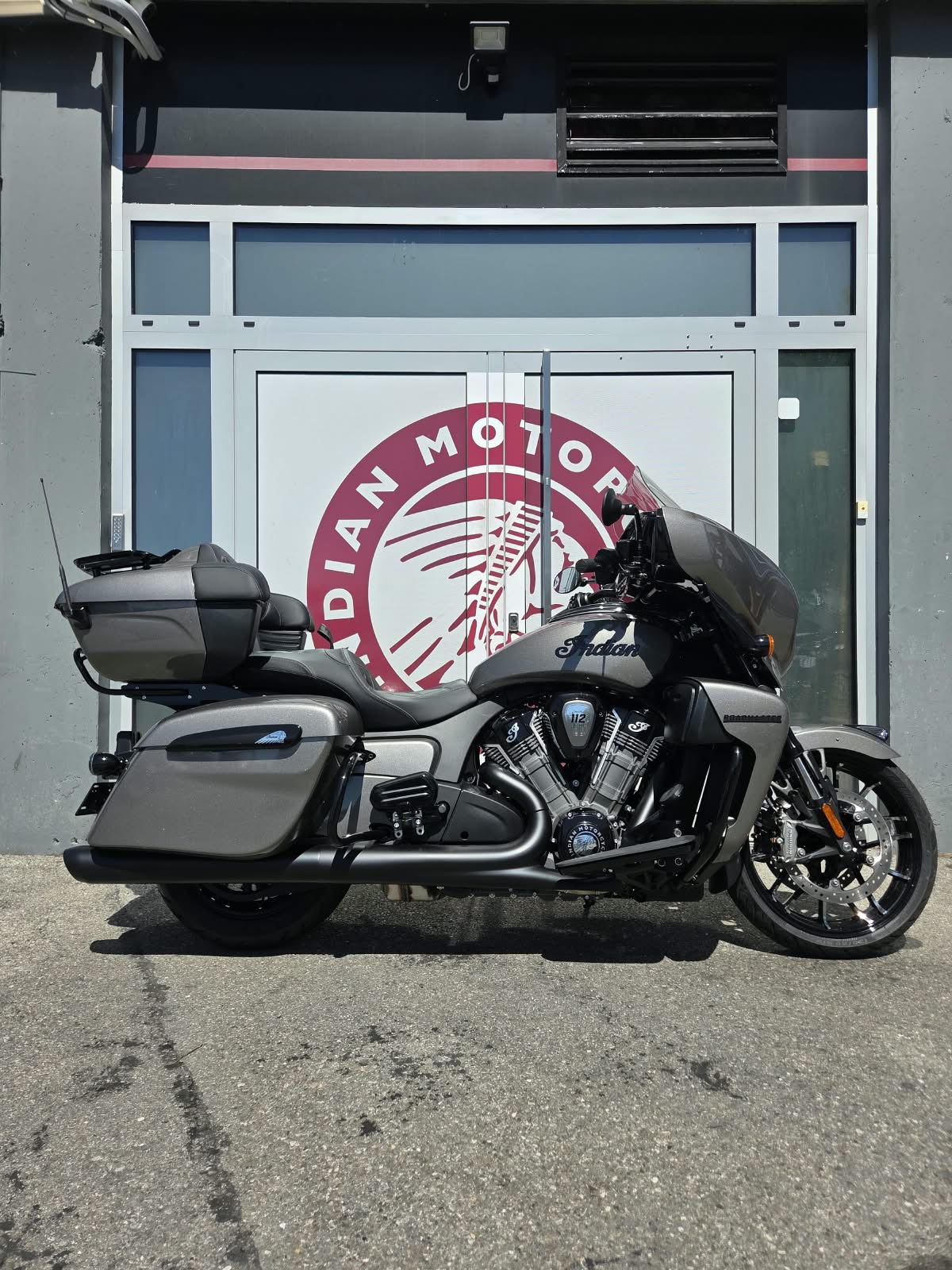 INDIAN Roadmaster Power Plus Dark Horse