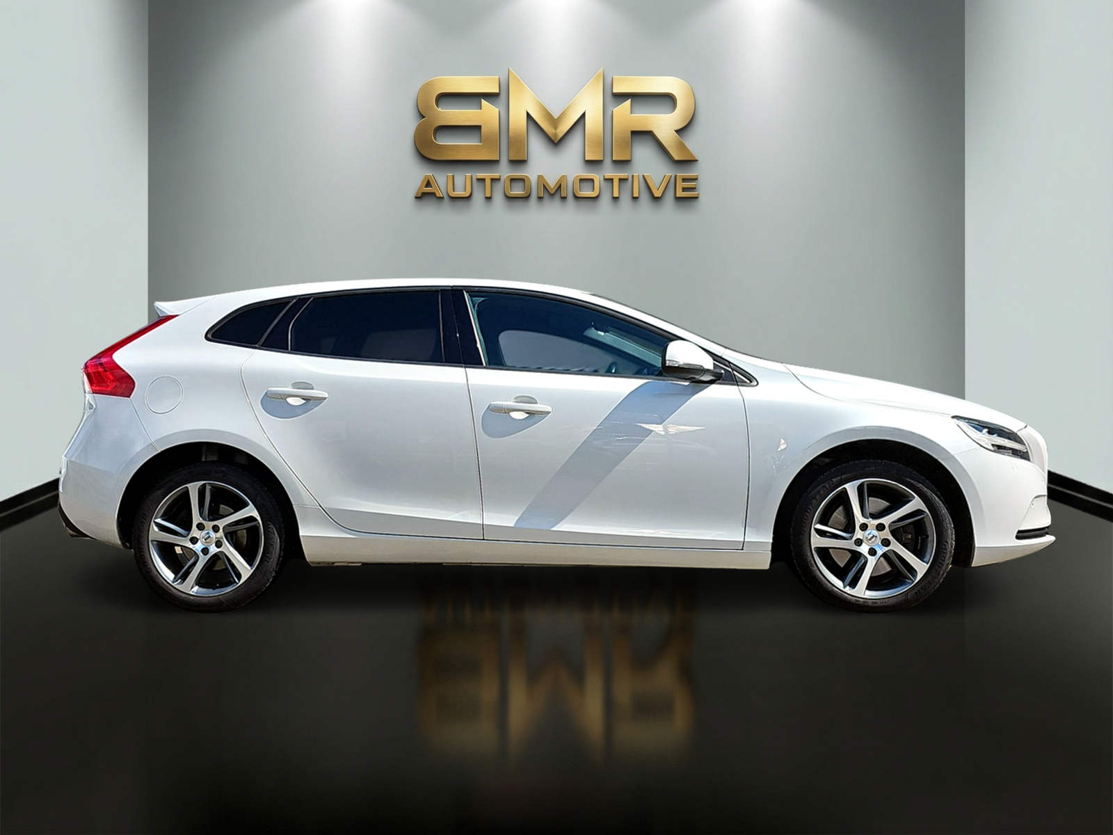 VOLVO V40 D3 Momentum-image-3