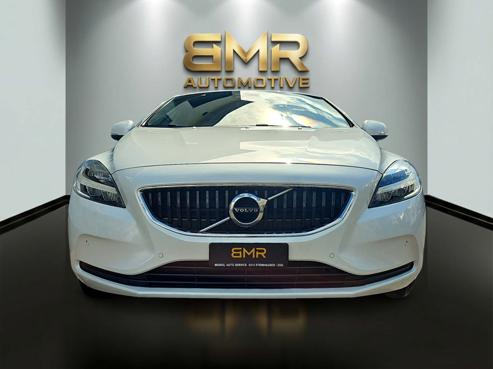 VOLVO V40 D3 Momentum-image-1