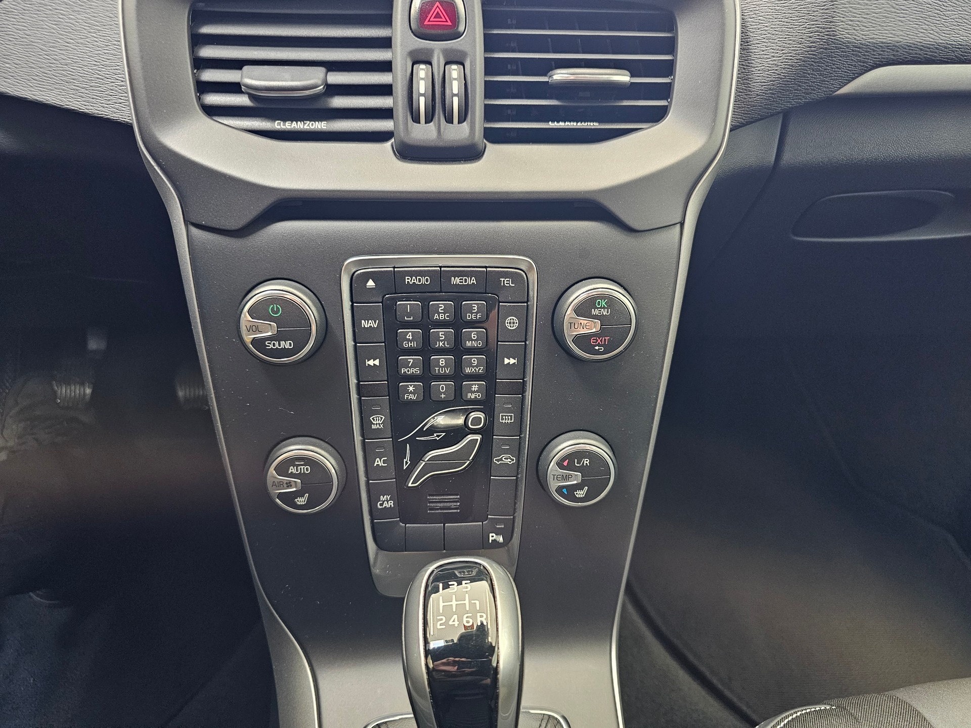 VOLVO V40 D3 Momentum-image-17