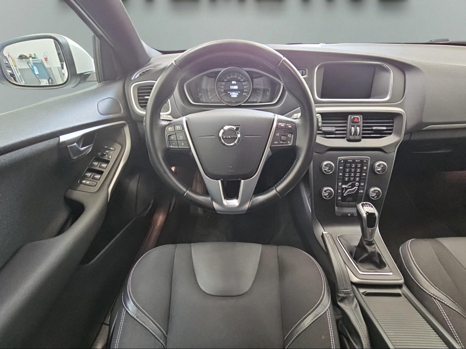 VOLVO V40 D3 Momentum-image-10